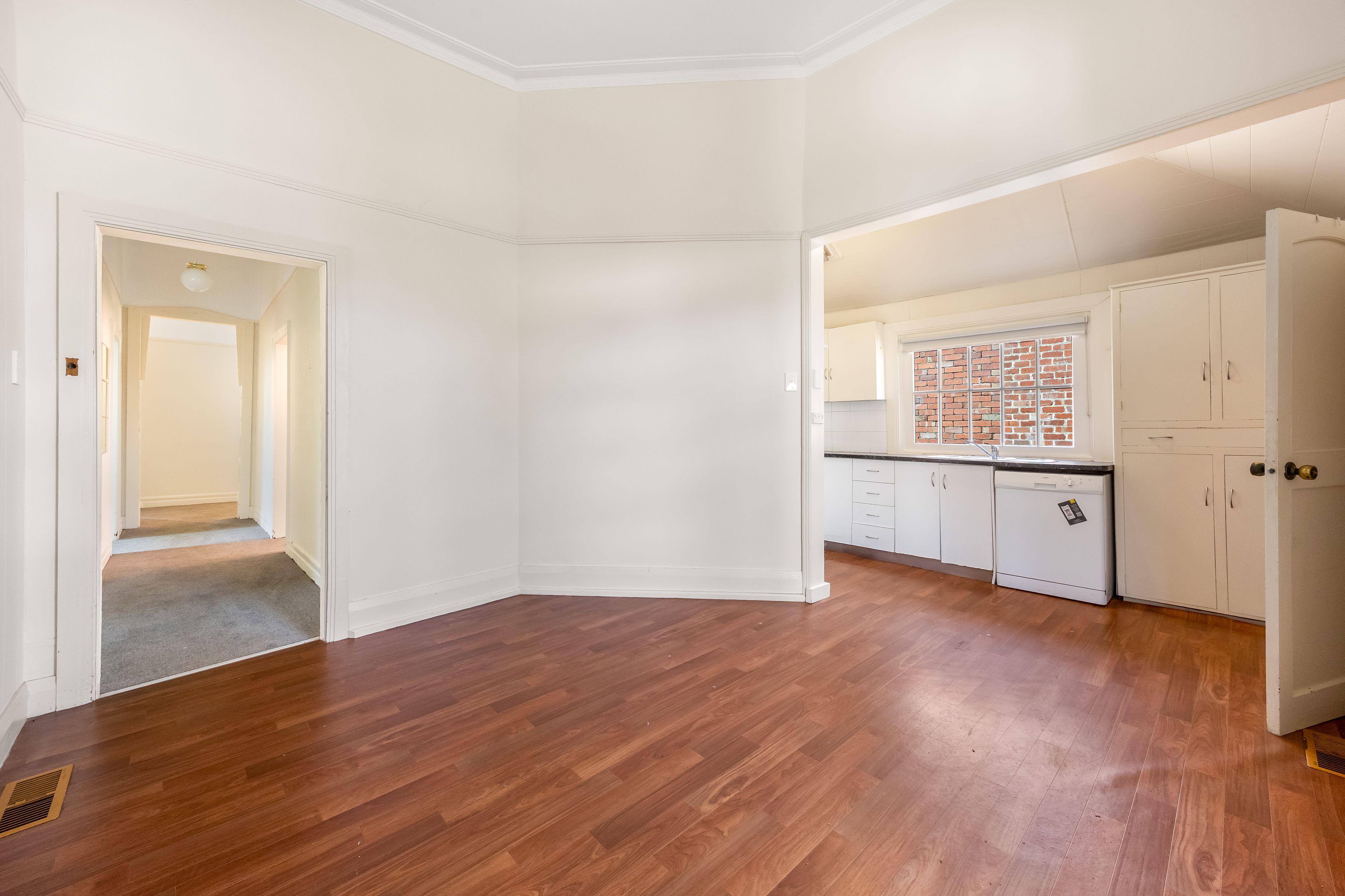 309 Macarthur Street — photo 3 of 13