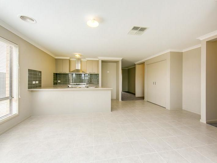 11 Barnett Avenue, Thurgoona, NSW 2640