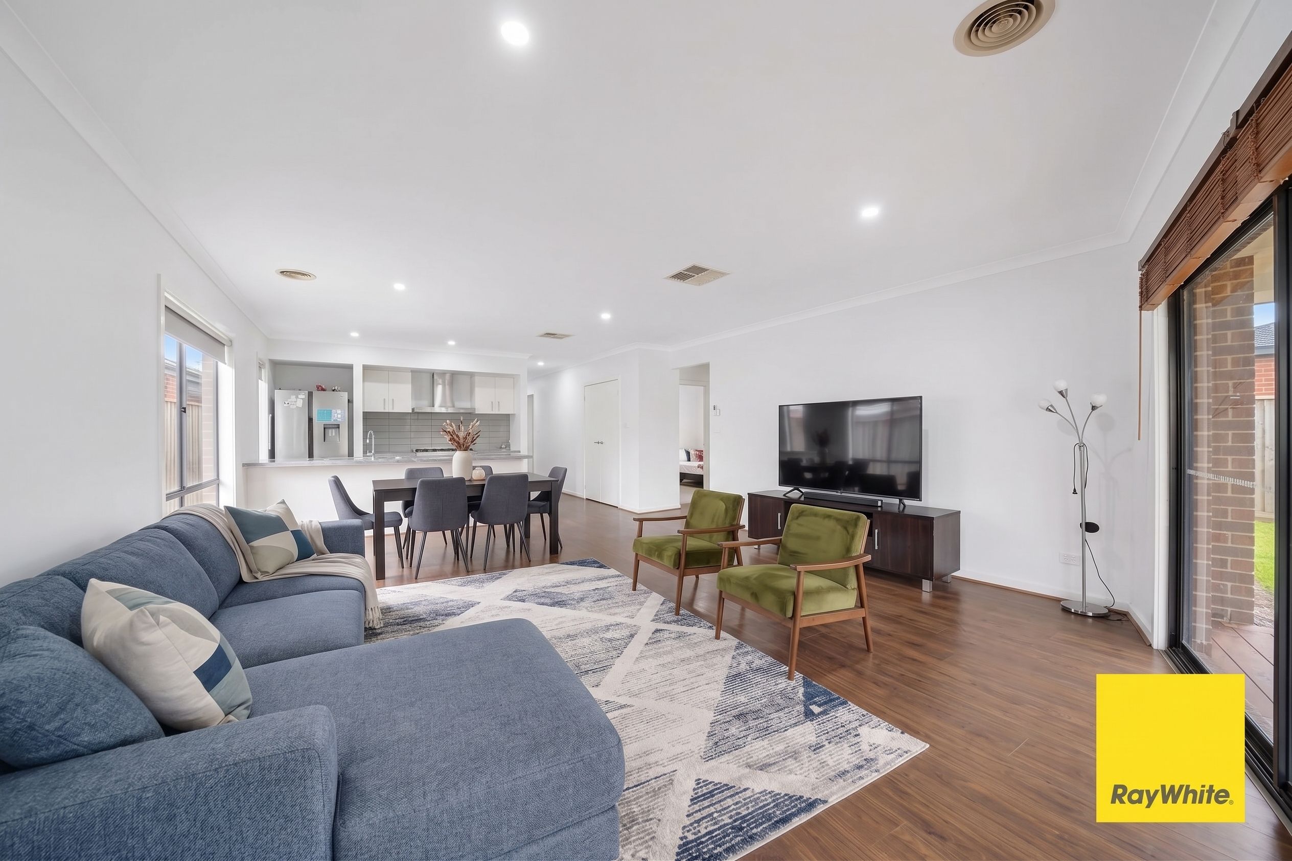 8 Dunlop Way — photo 5 of 21