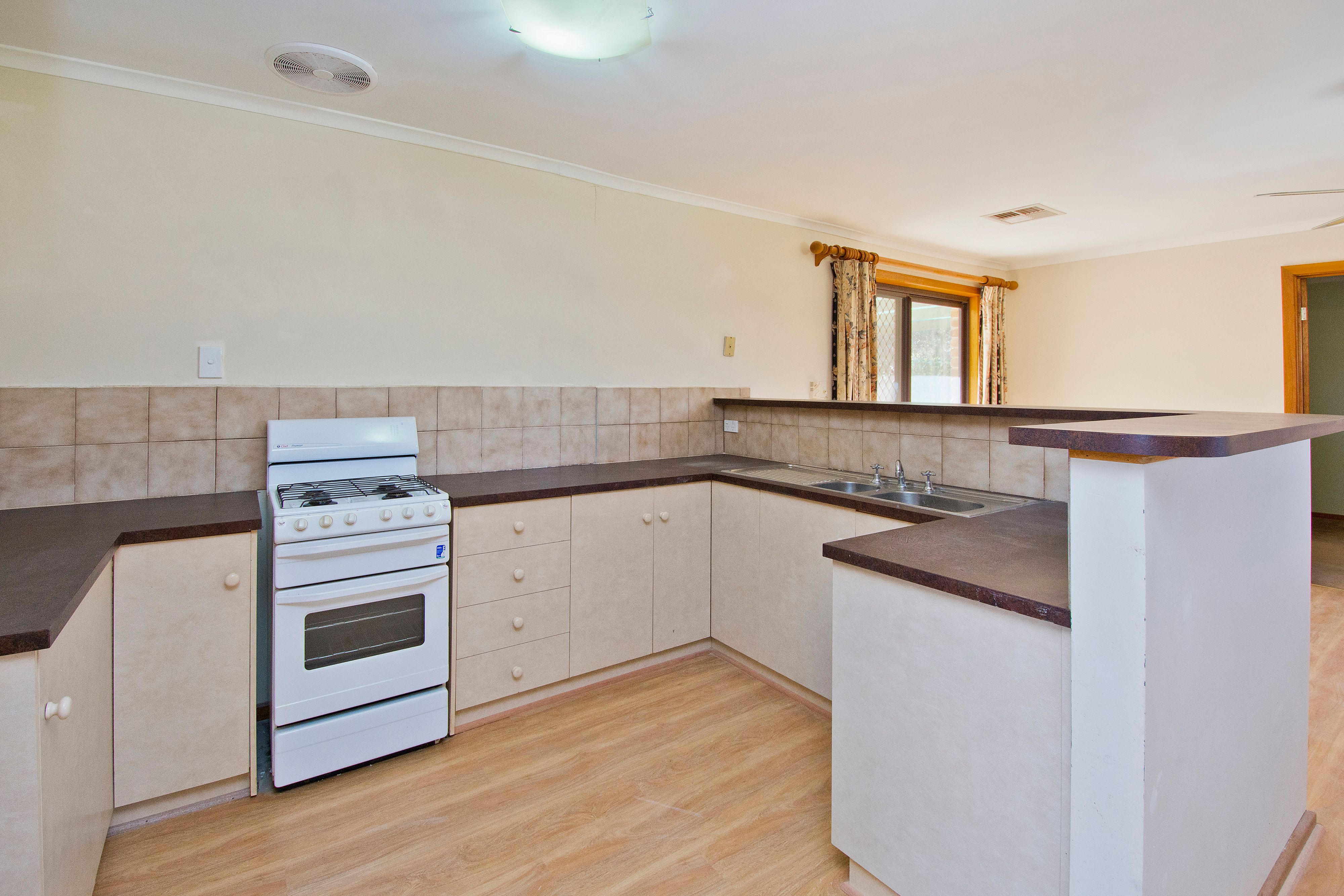 8 Cardiff Court, Craigmore, SA 5114