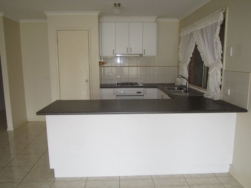 16 Cromwell Lane, Cranbourne East, VIC 3977