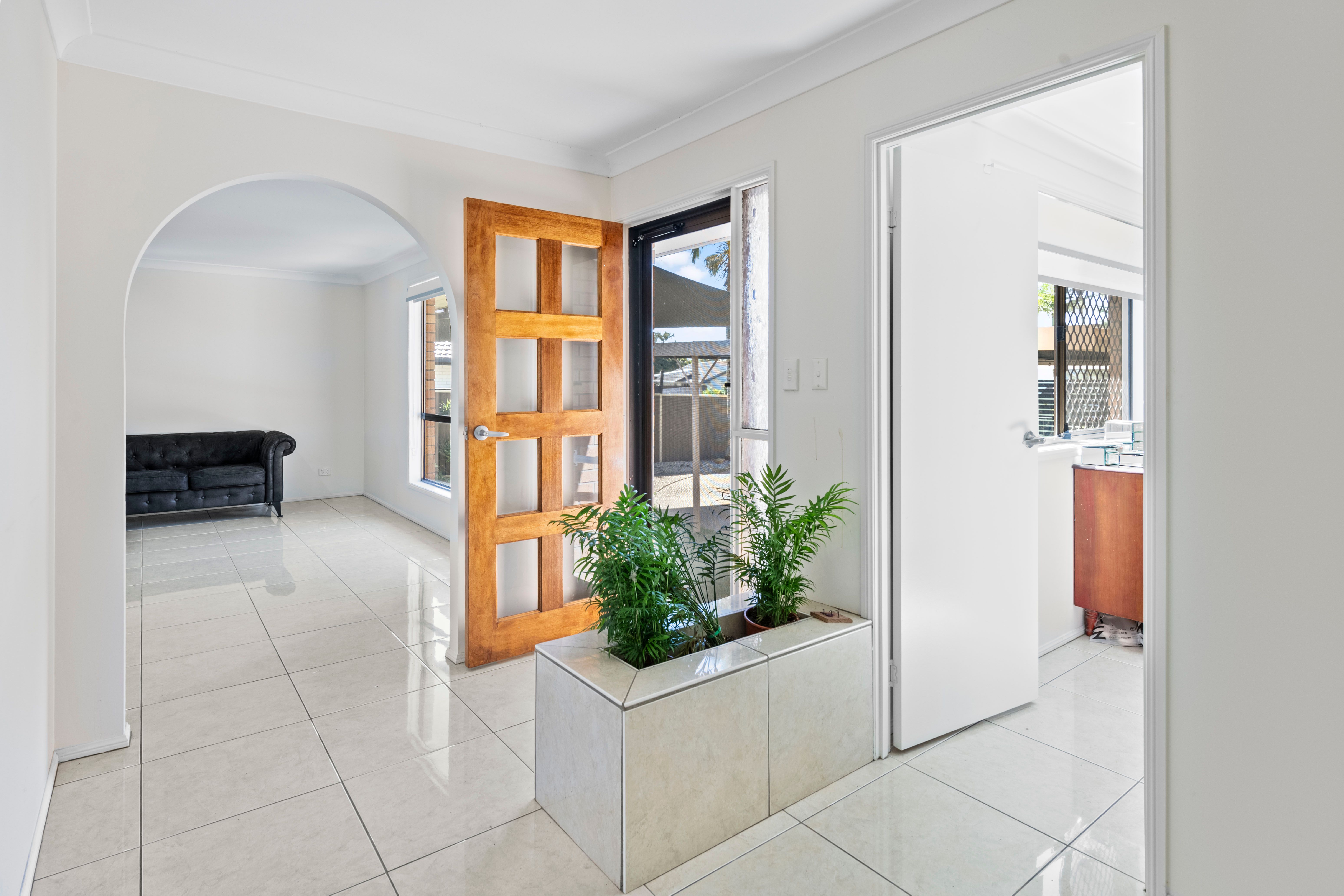 7 Whipbird Court, Burleigh Waters, QLD 4220