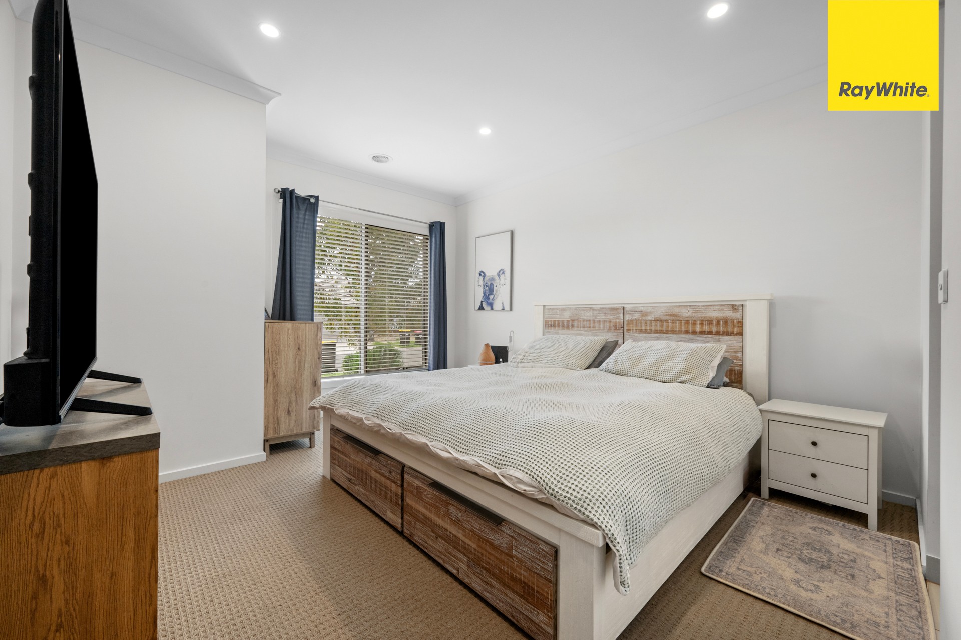 17 Houston Drive, THORNHILL PARK, VIC 3335