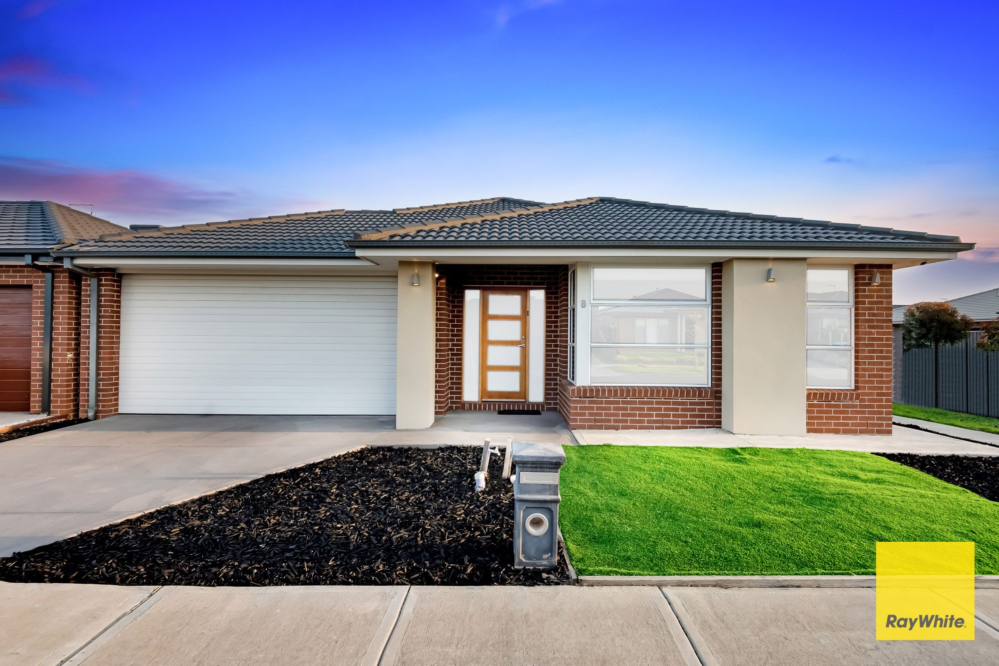8 Hillcrest Parade, Tarneit VIC 3029