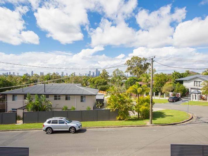 8A Carcoola Street, Benowa, QLD 4217