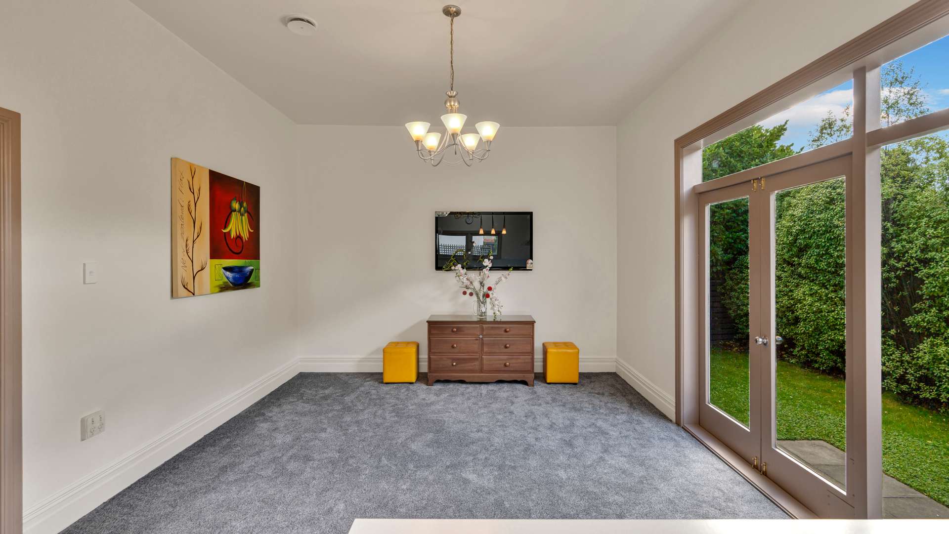 1034 Colombo Street photo 2
