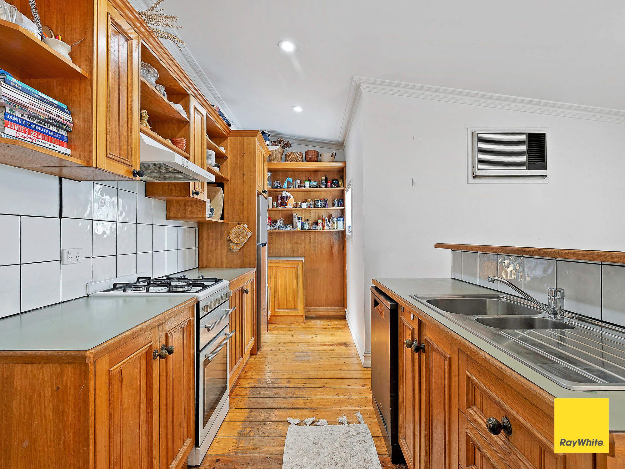 82 Gladstone Street — photo 7 of 18