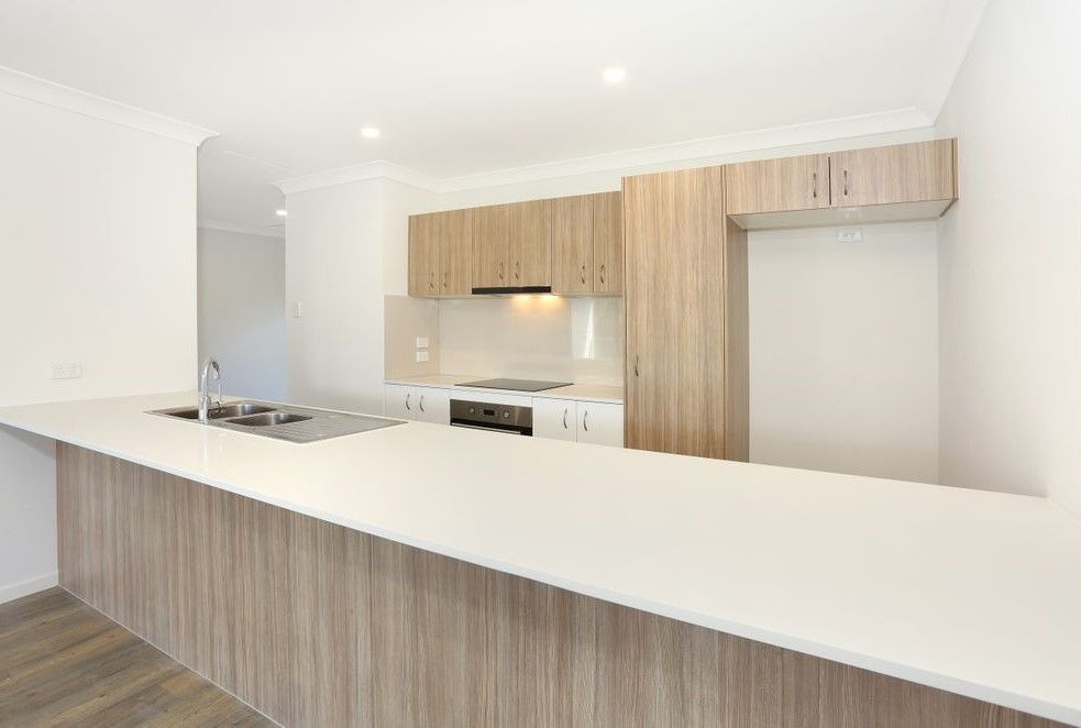 33 Diamantina Circuit, Pacific Pines, QLD 4211