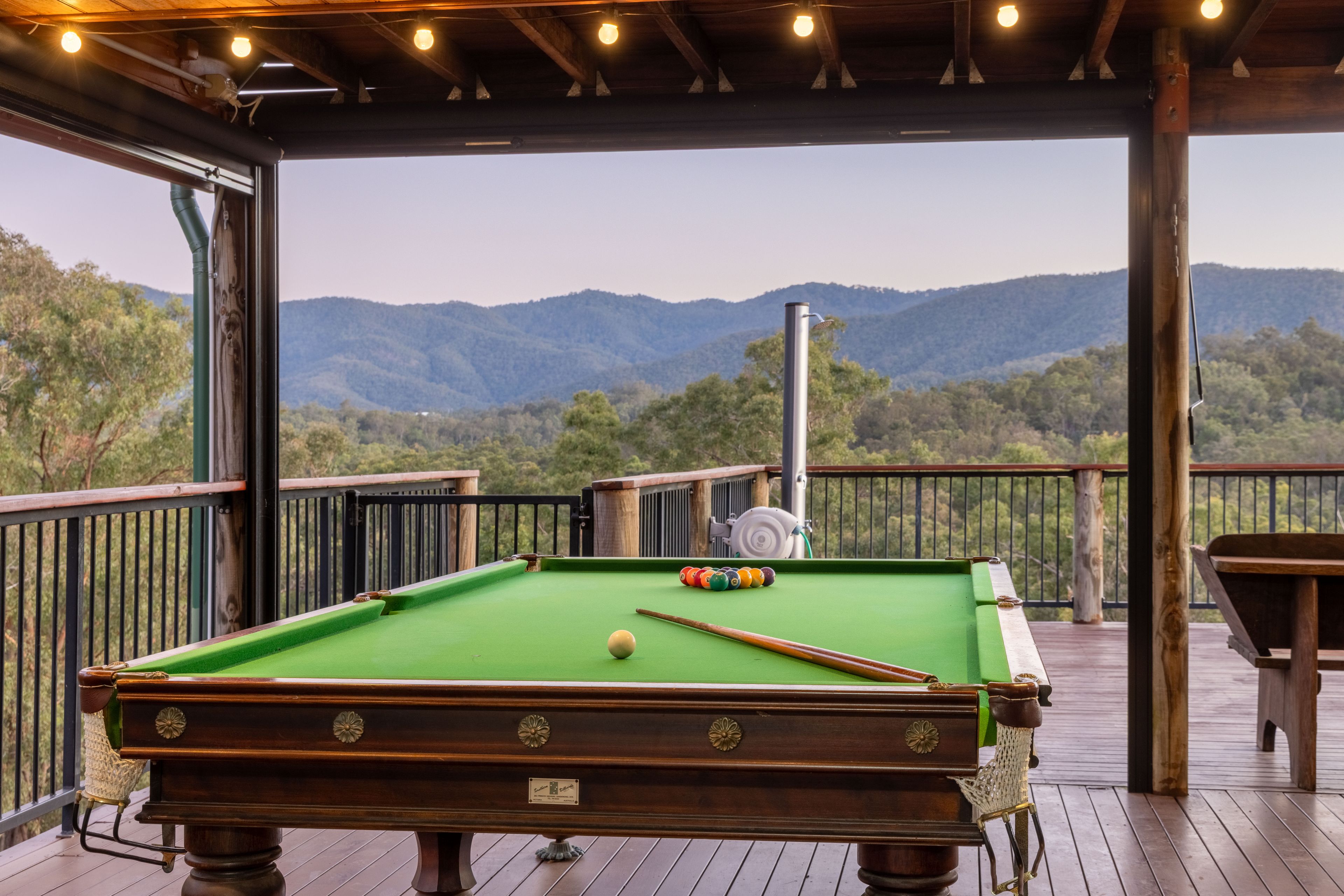 'Twin Peaks' - Idyllic Lifestyle, Spectacular Views And So Much More — photo 3 of 24