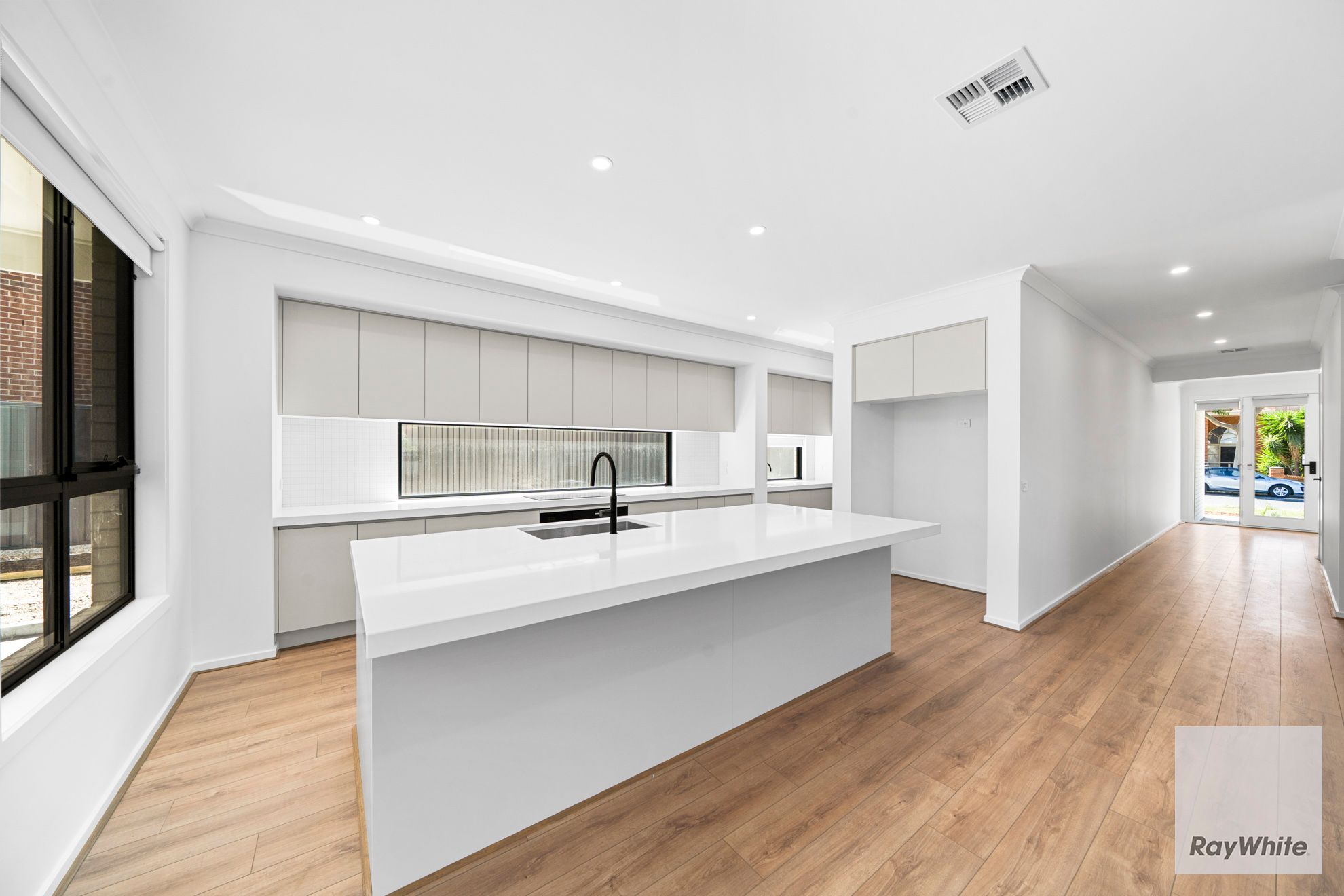 21 Verona Drive — photo 3 of 10