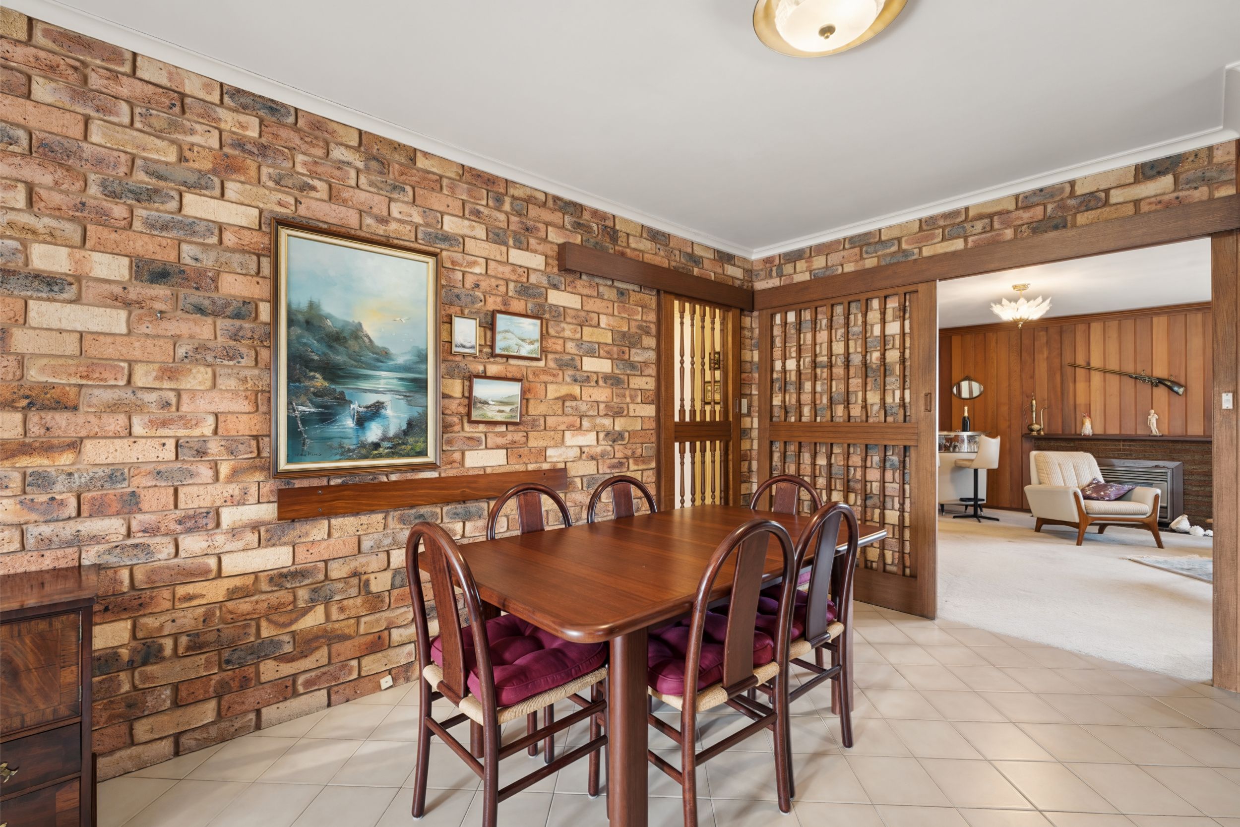 8 Robins Avenue — photo 3 of 13