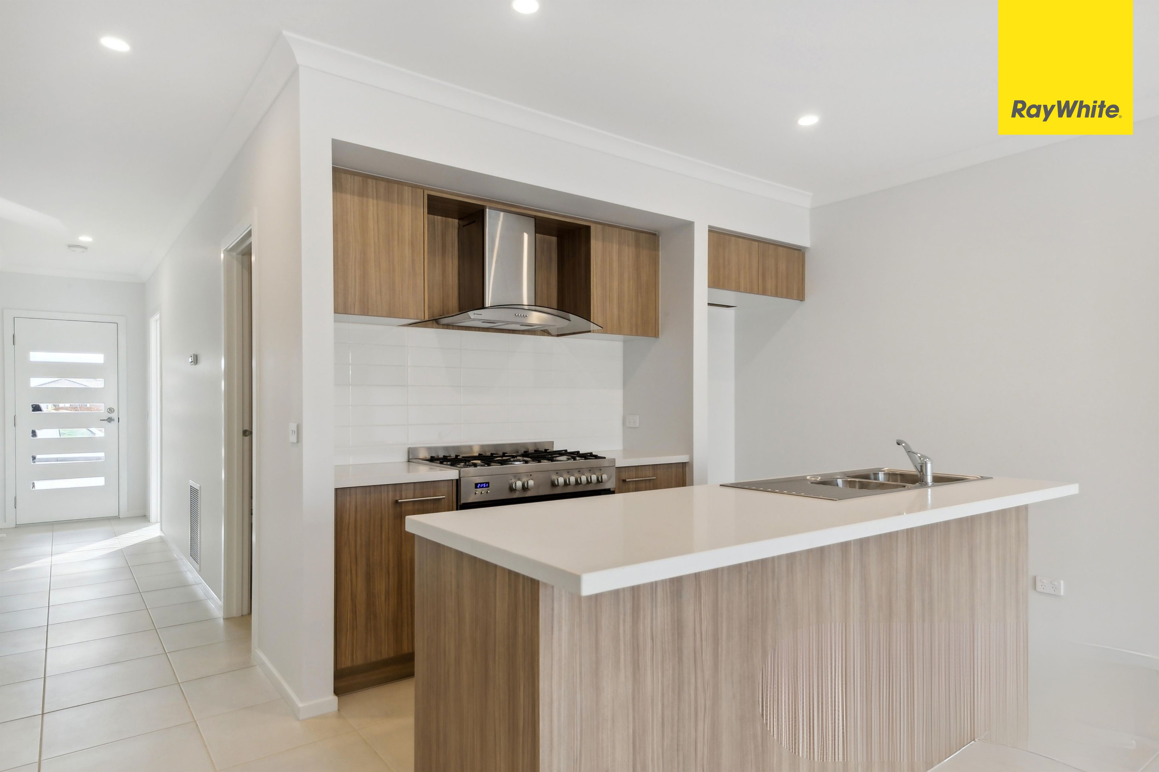 8 Hanover Circuit, Melton South, VIC 3338