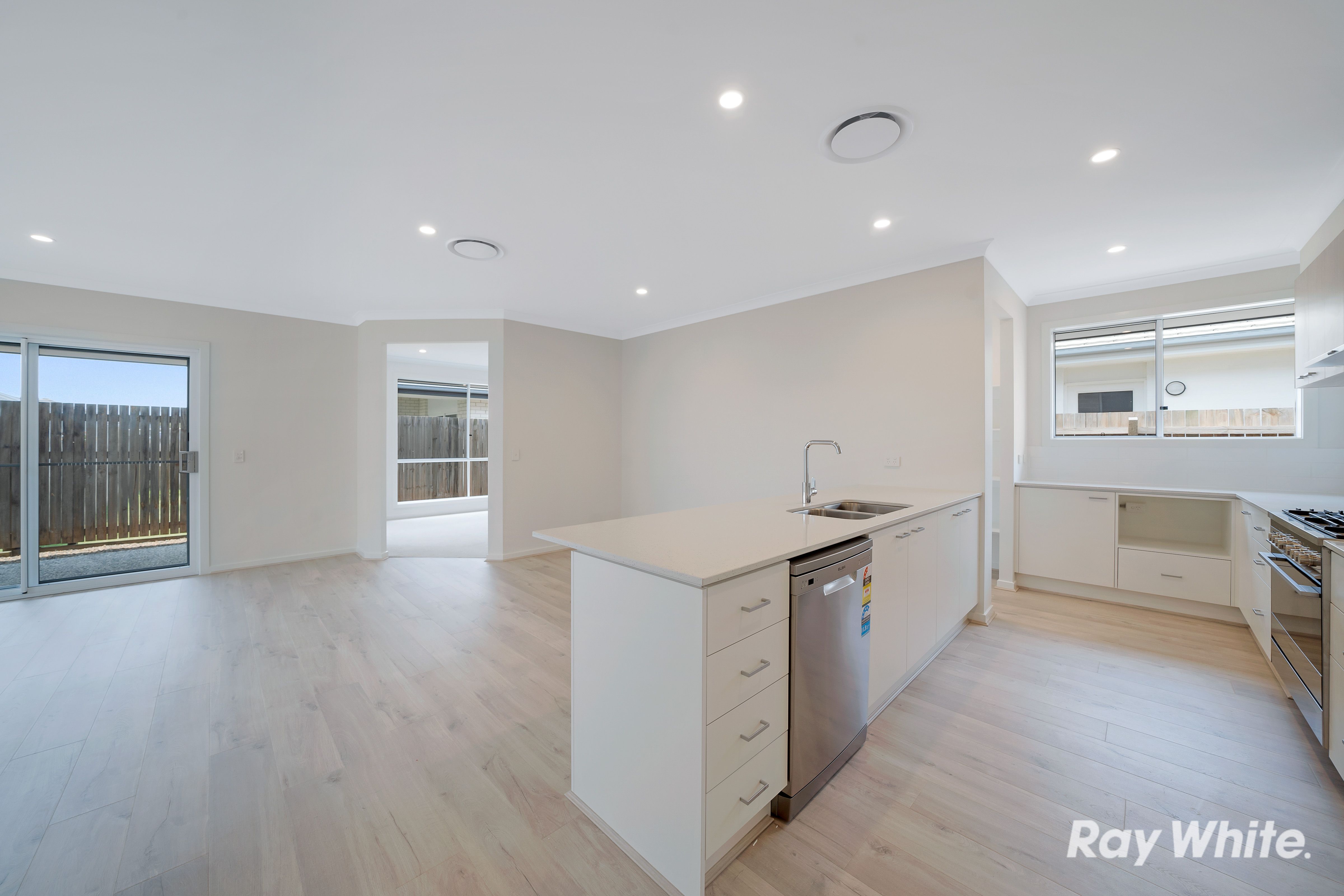 10 Whimbrel Street, Pallara, QLD 4110