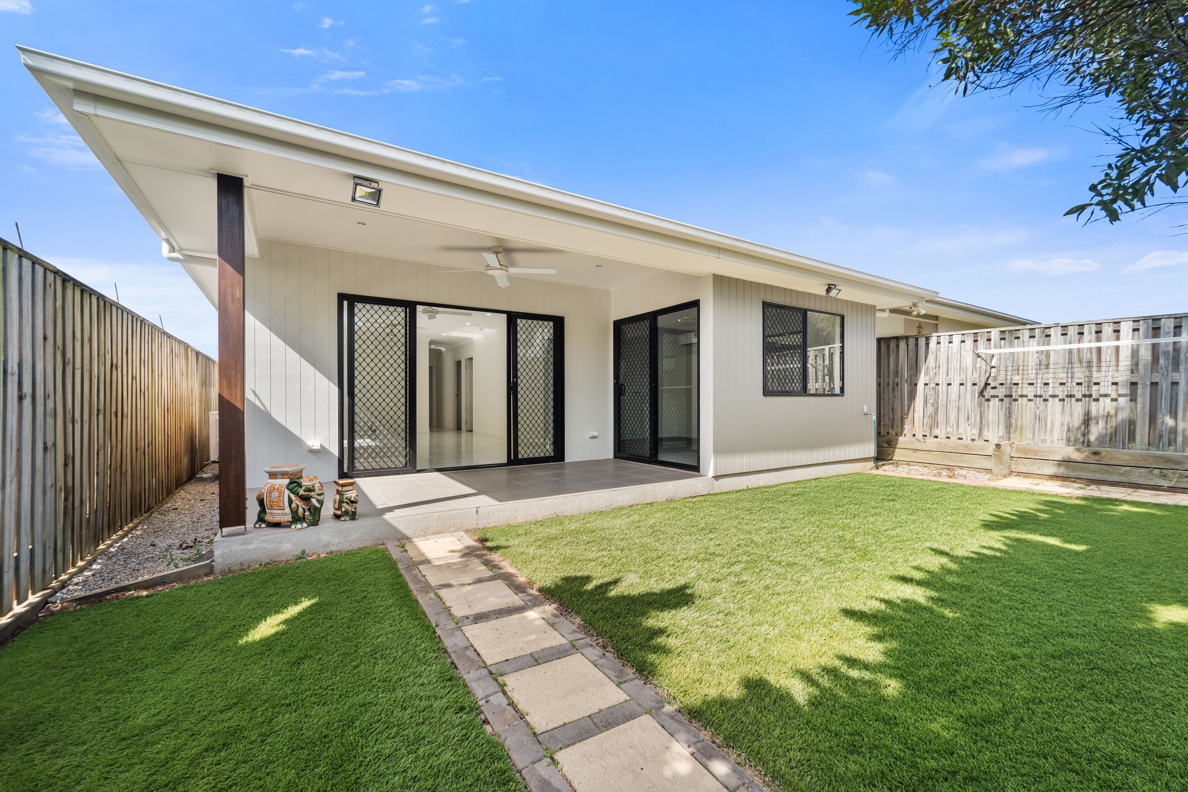 60 Mount Kaputar Avenue — photo 12 of 15