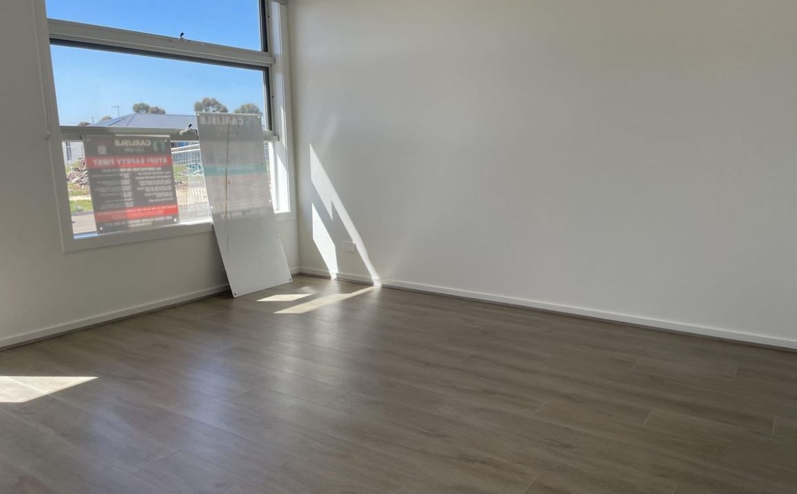 30 Lorikeet Circuit, Rockbank, VIC 3335