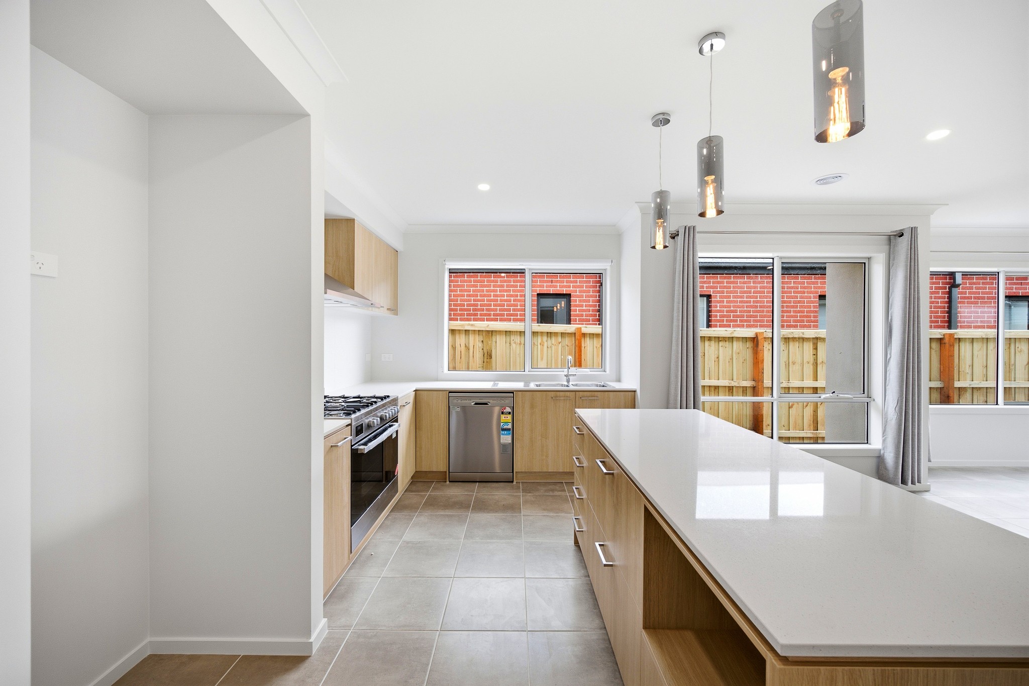 11 Grass Tree Road, Clyde North, VIC 3978