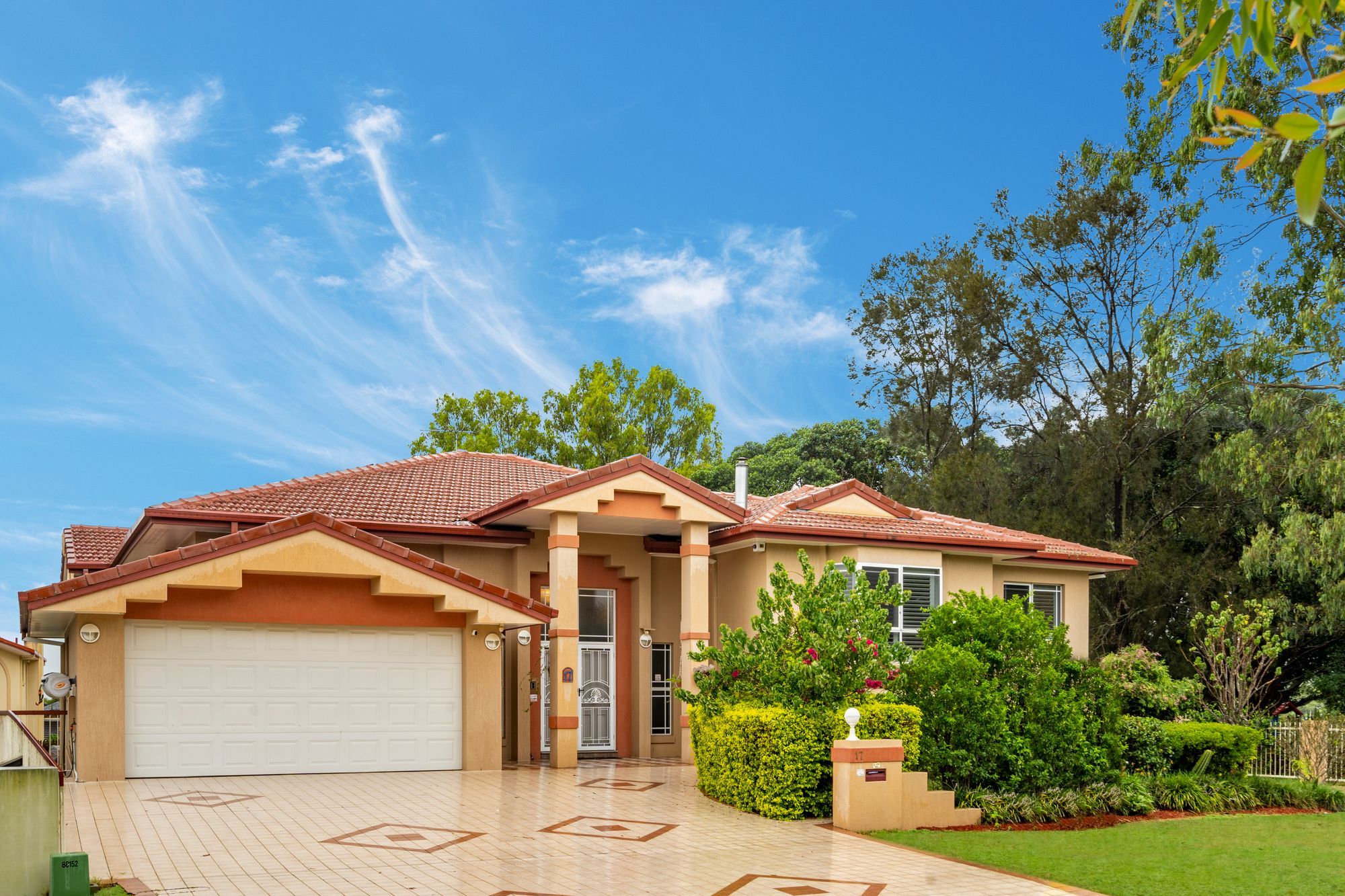 17 Connah Crescent, Carindale QLD 4152