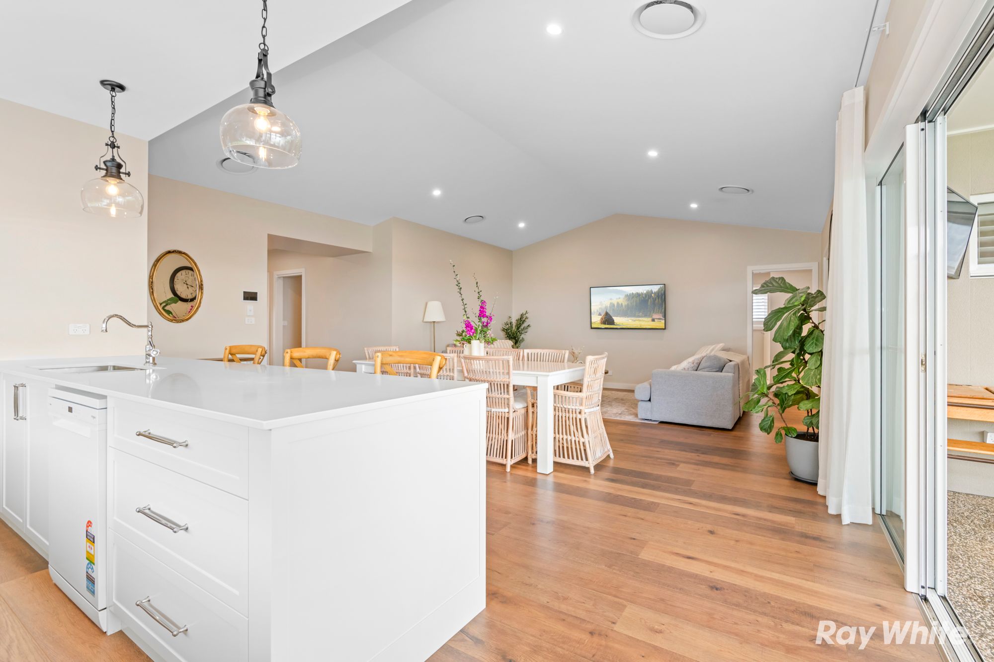 11 Lawrence Avenue — photo 7 of 25