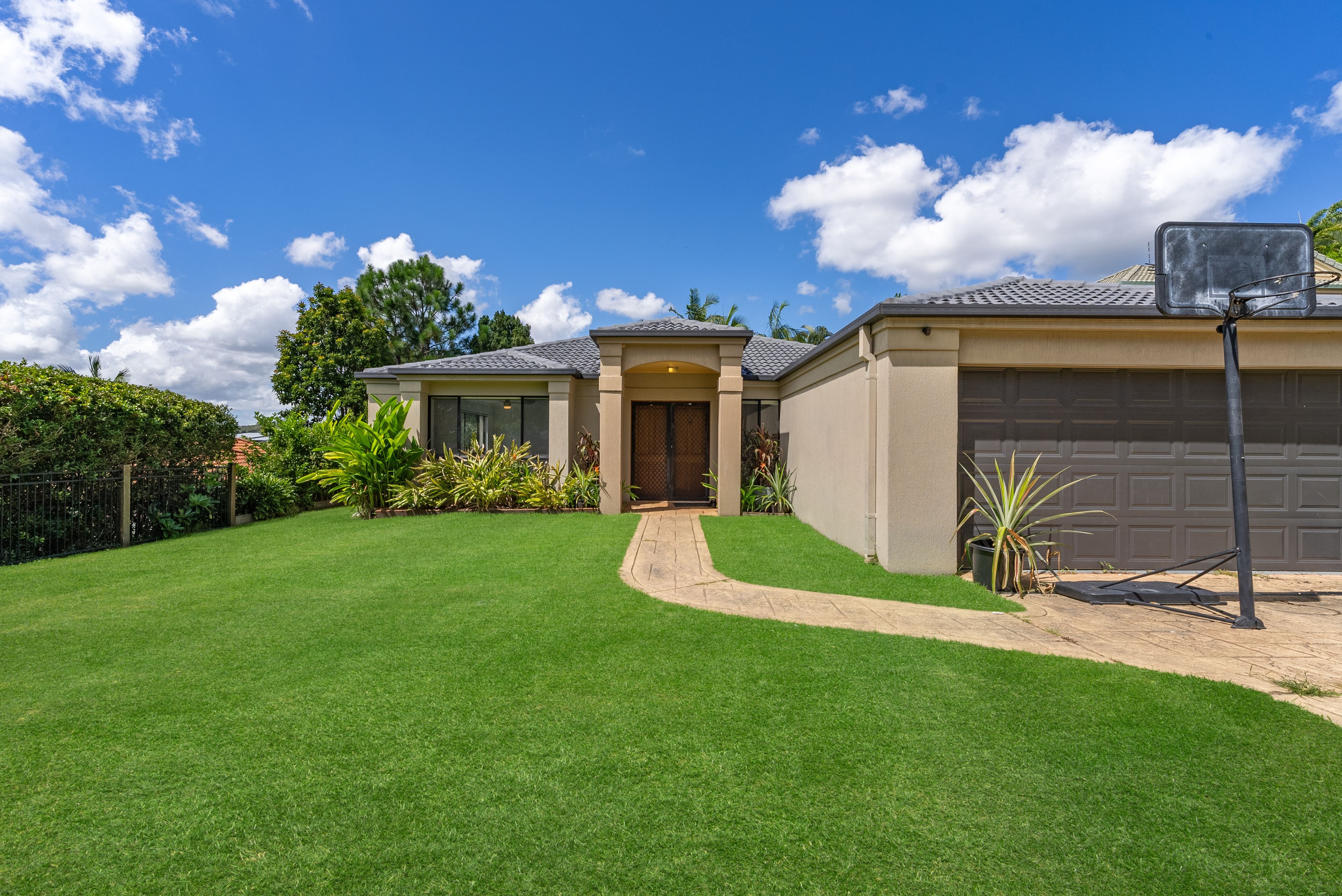 10 Amanu Crescent, Pacific Pines QLD 4211