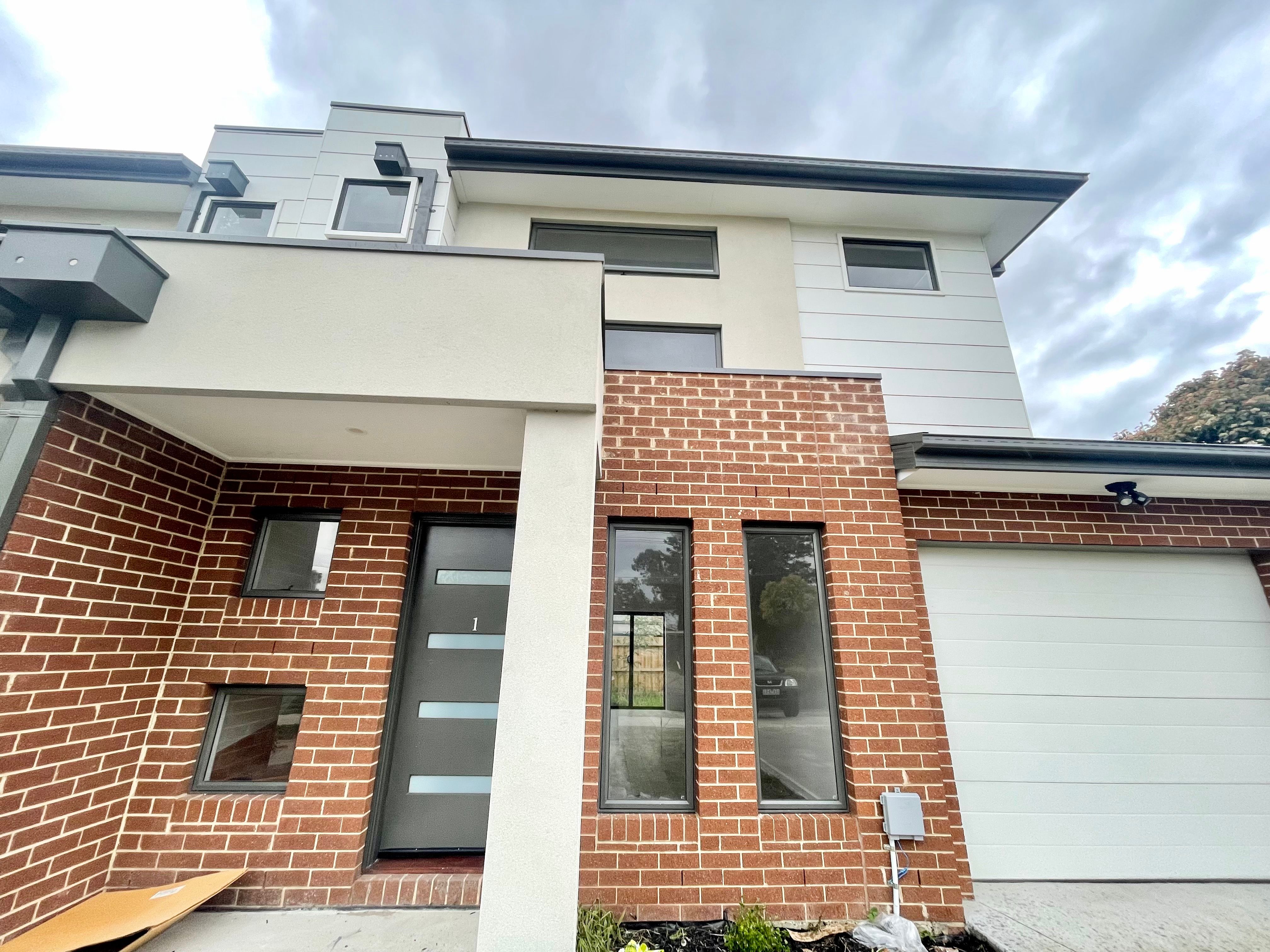 1/124 Lorne Street — photo 2 of 16