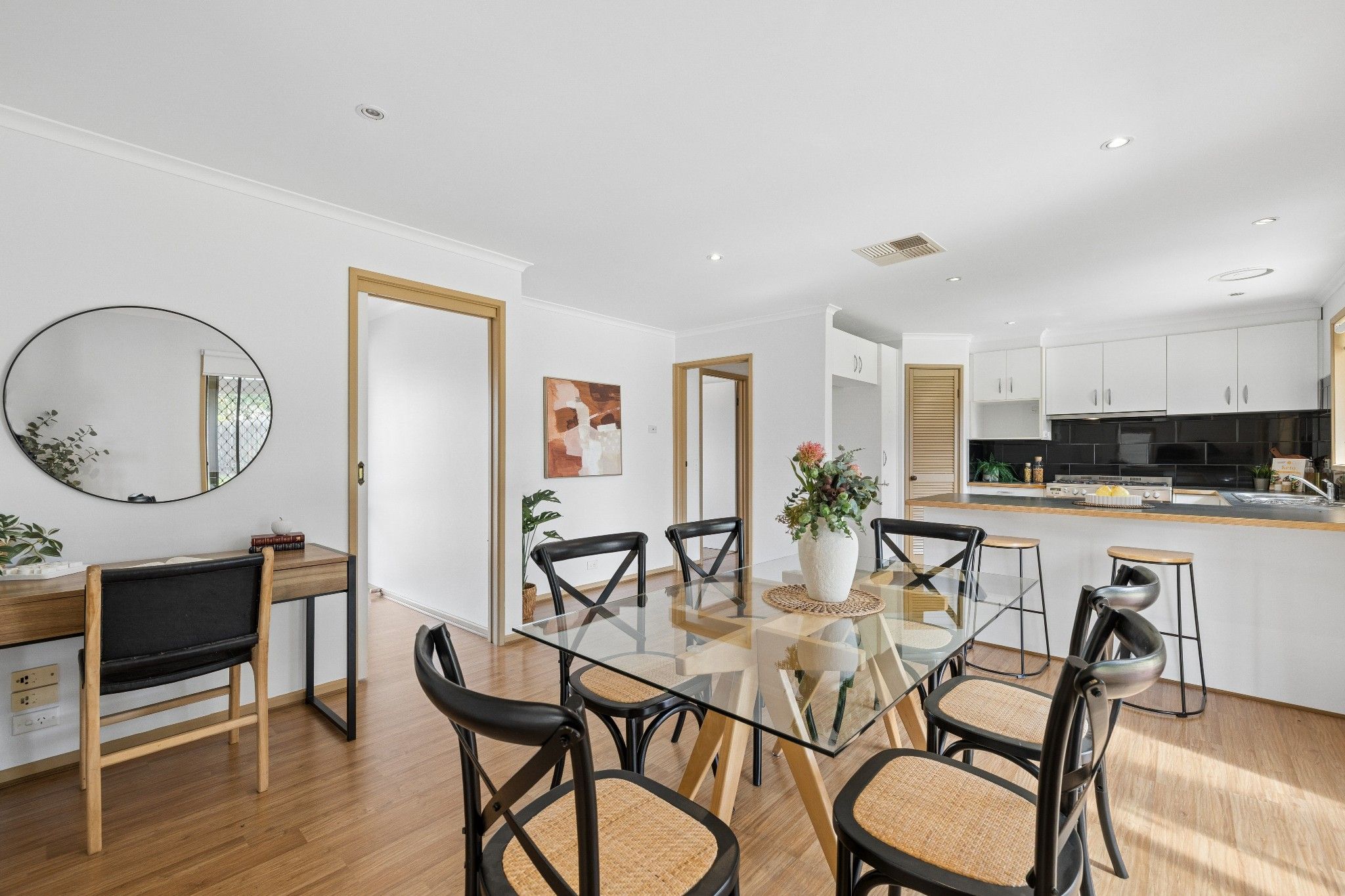 8 Linda Court — photo 3 of 20