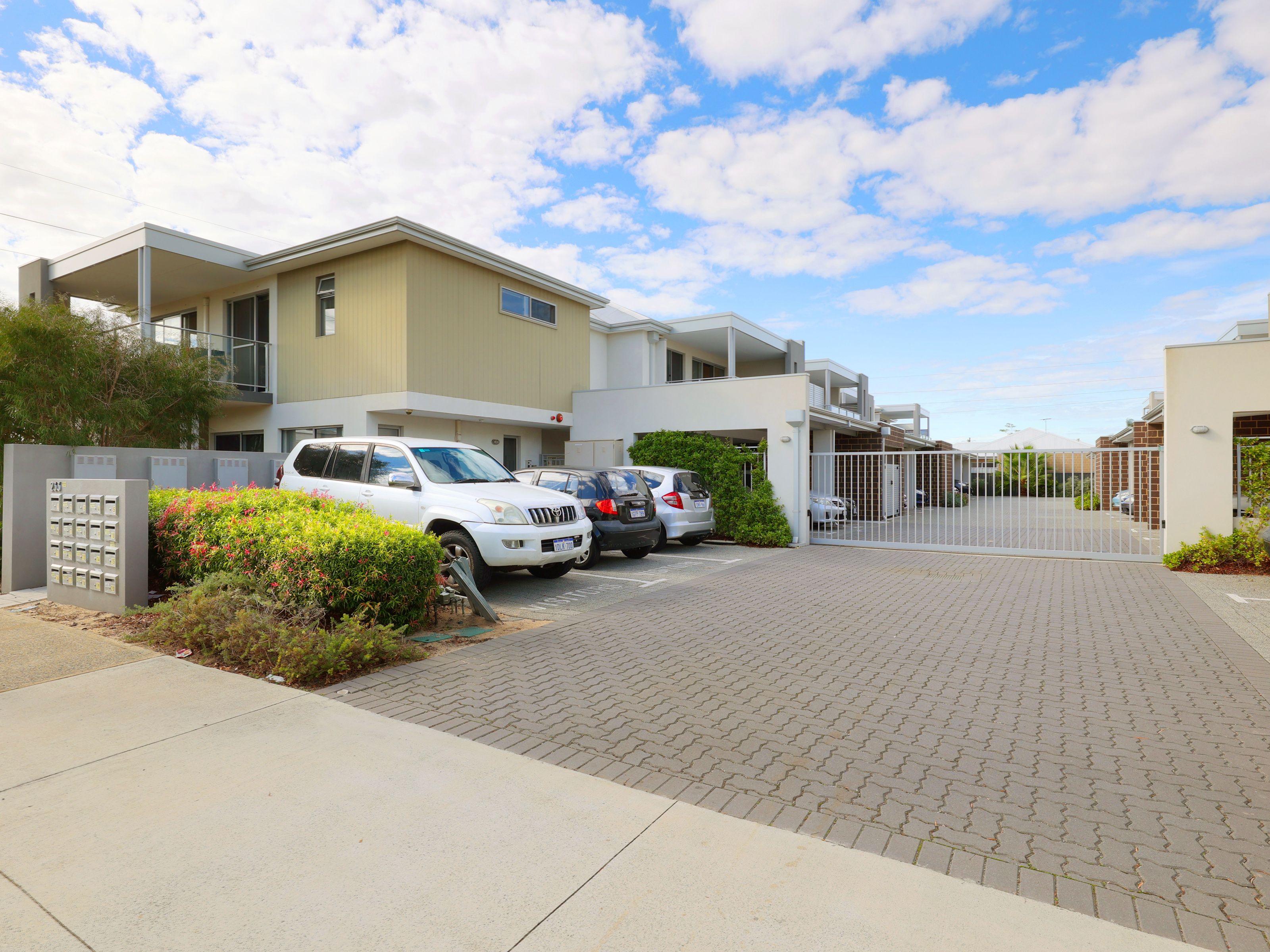 13/233 Wharf Street, Queens Park, WA 6107 Sold House Ray White