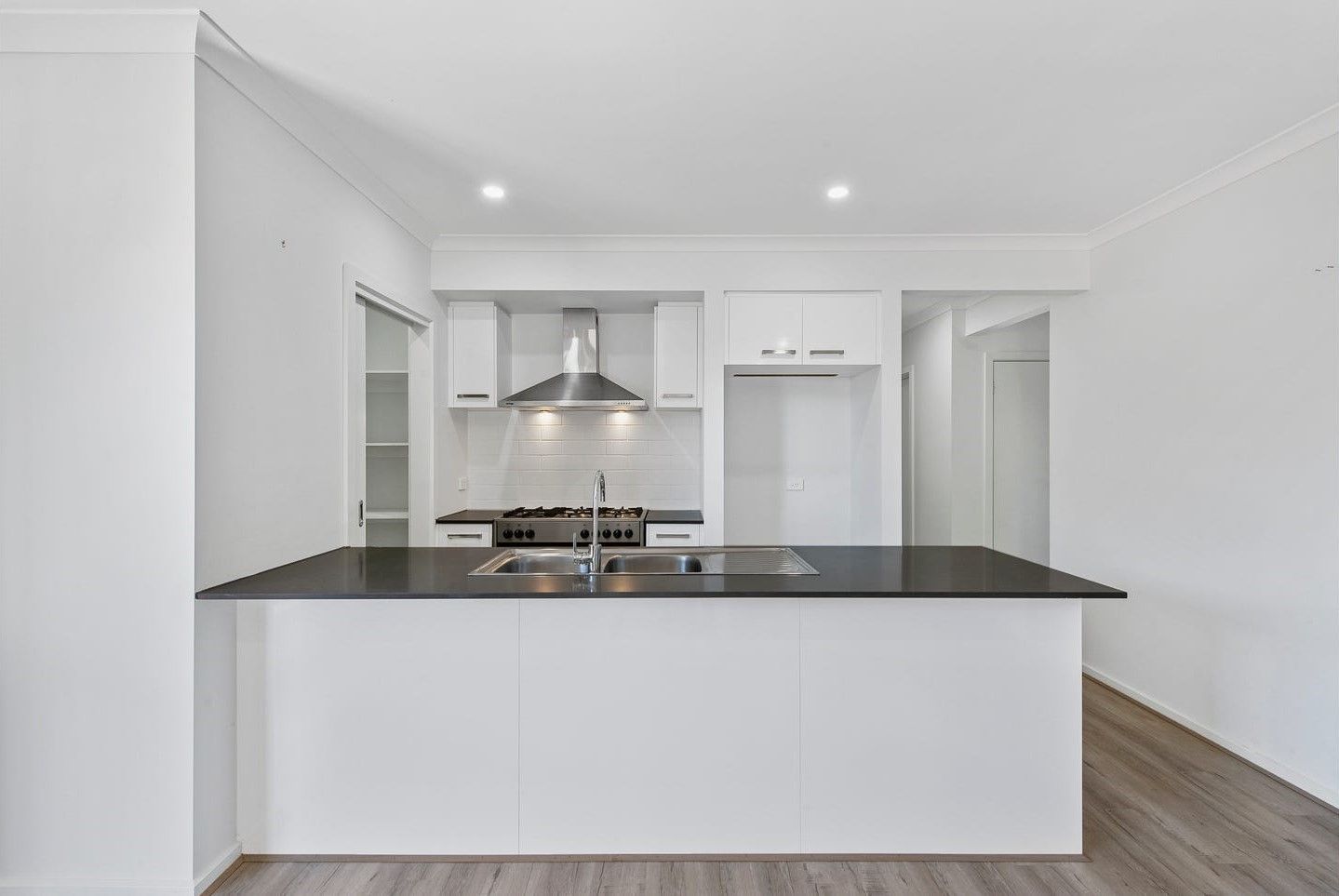 10 Gilfillan Circuit, THORNHILL PARK, VIC 3335