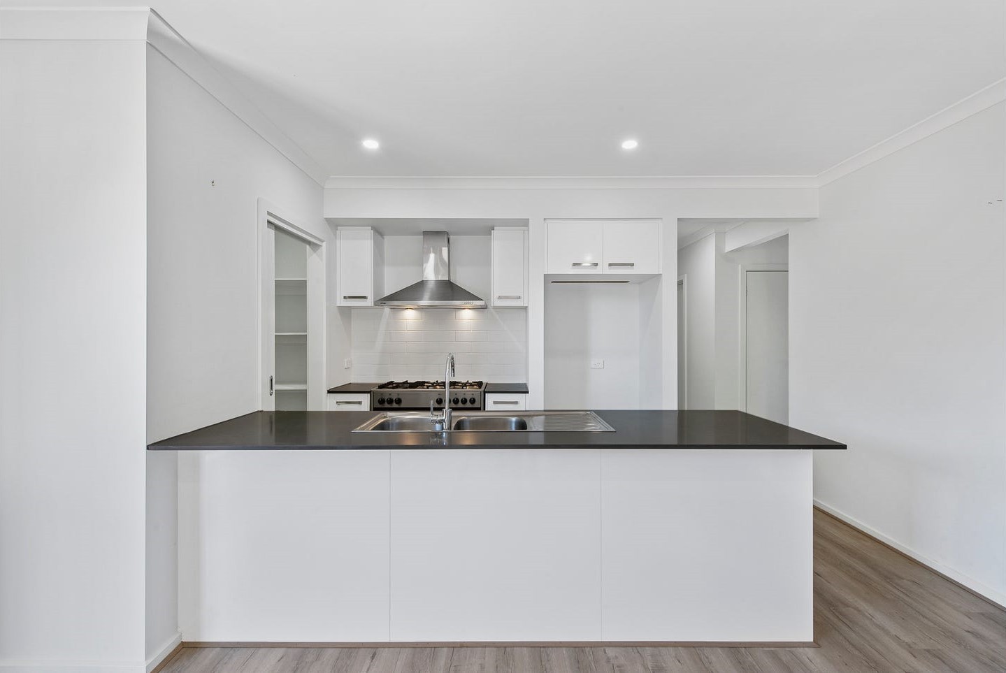 10 Gilfillan Circuit, THORNHILL PARK, VIC 3335