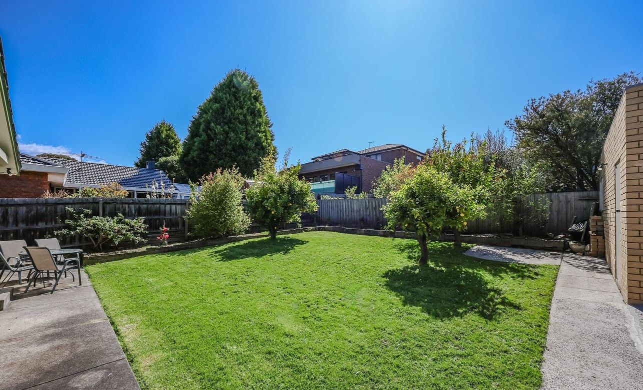 7 Woodleigh Crescent — photo 10 of 12