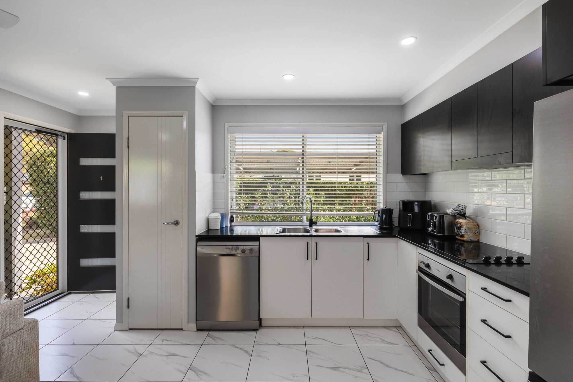 1/45 Joyce Street — photo 4 of 11