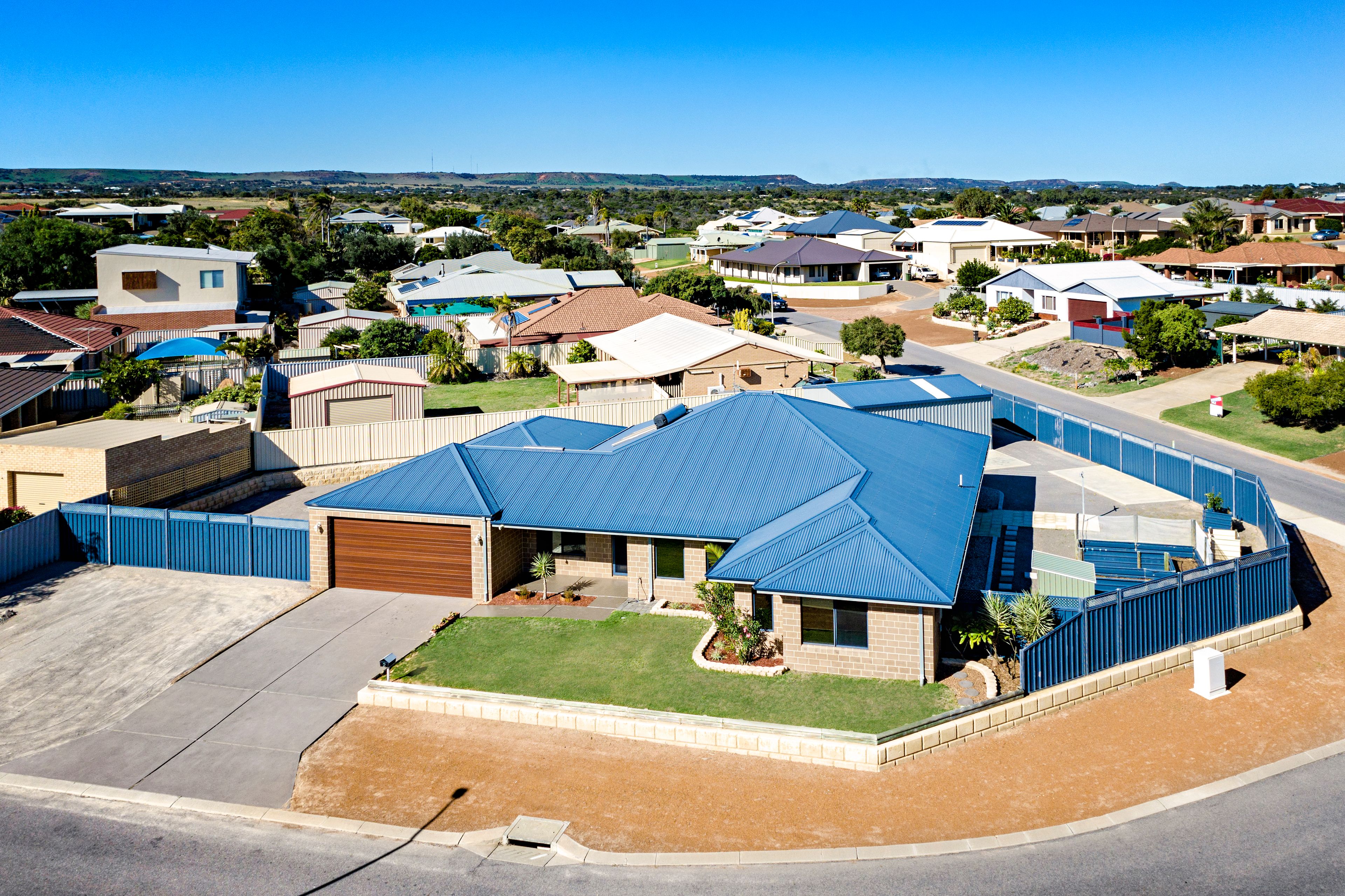 2 Bluewater Close, Drummond Cove, WA 6532