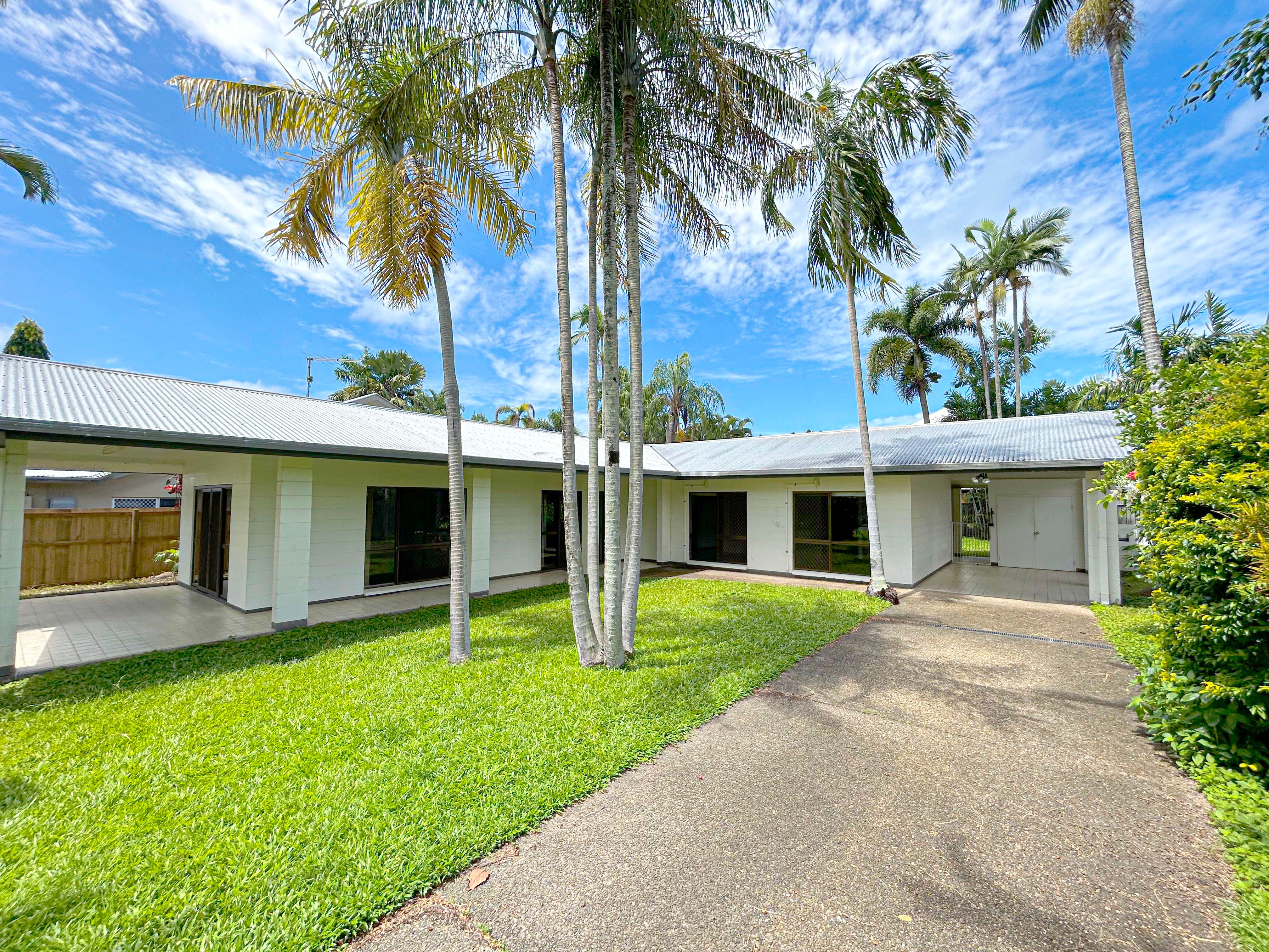 12 Thais Street, Palm Cove, QLD 4879