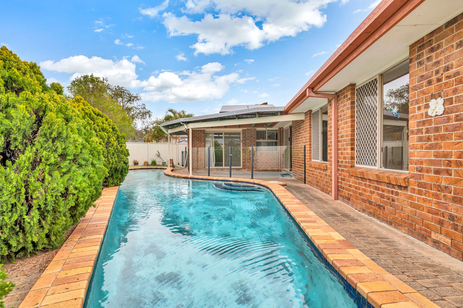 19 Sundown Drive, Paradise Point, QLD 4216