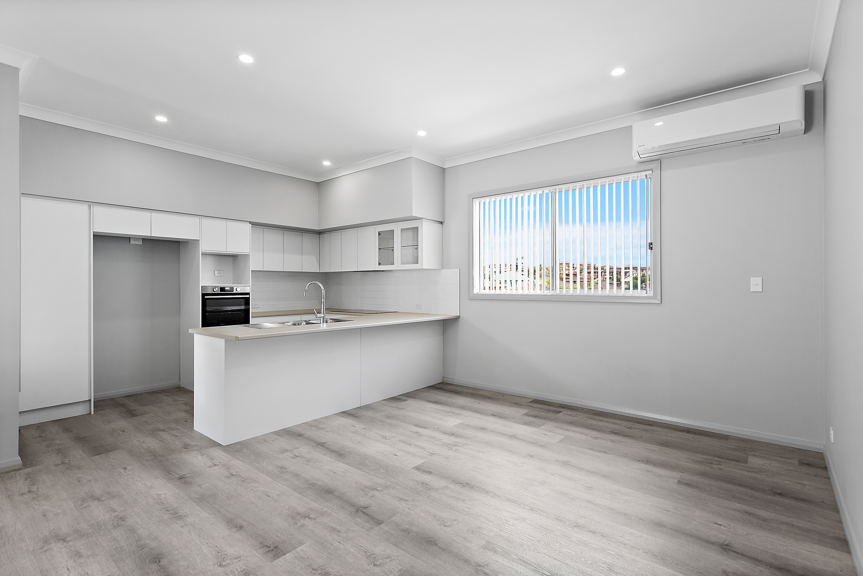 2/41 Lake Heights Road, Lake Heights, NSW 2502