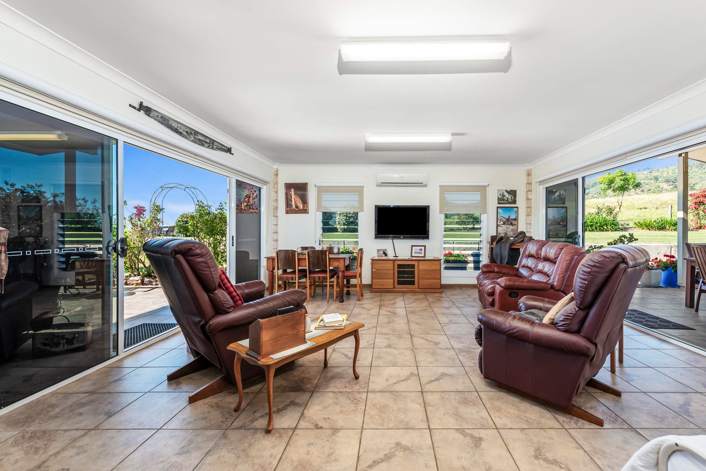 "Mount Whitestone Paradise" 'Mount Whitestone Paradise' 197 Dry Gully