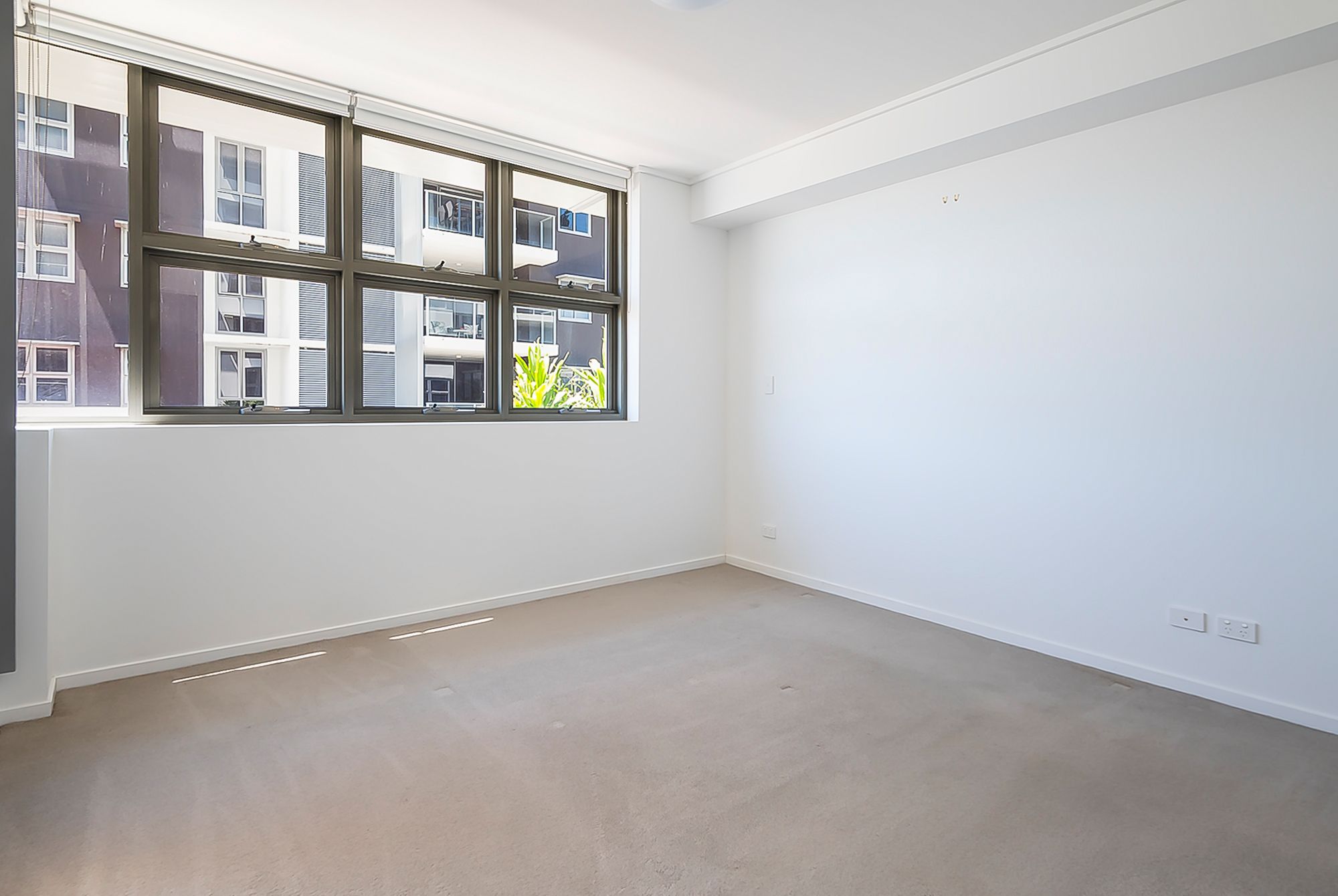 2210/42 Laver Drive — photo 7 of 11