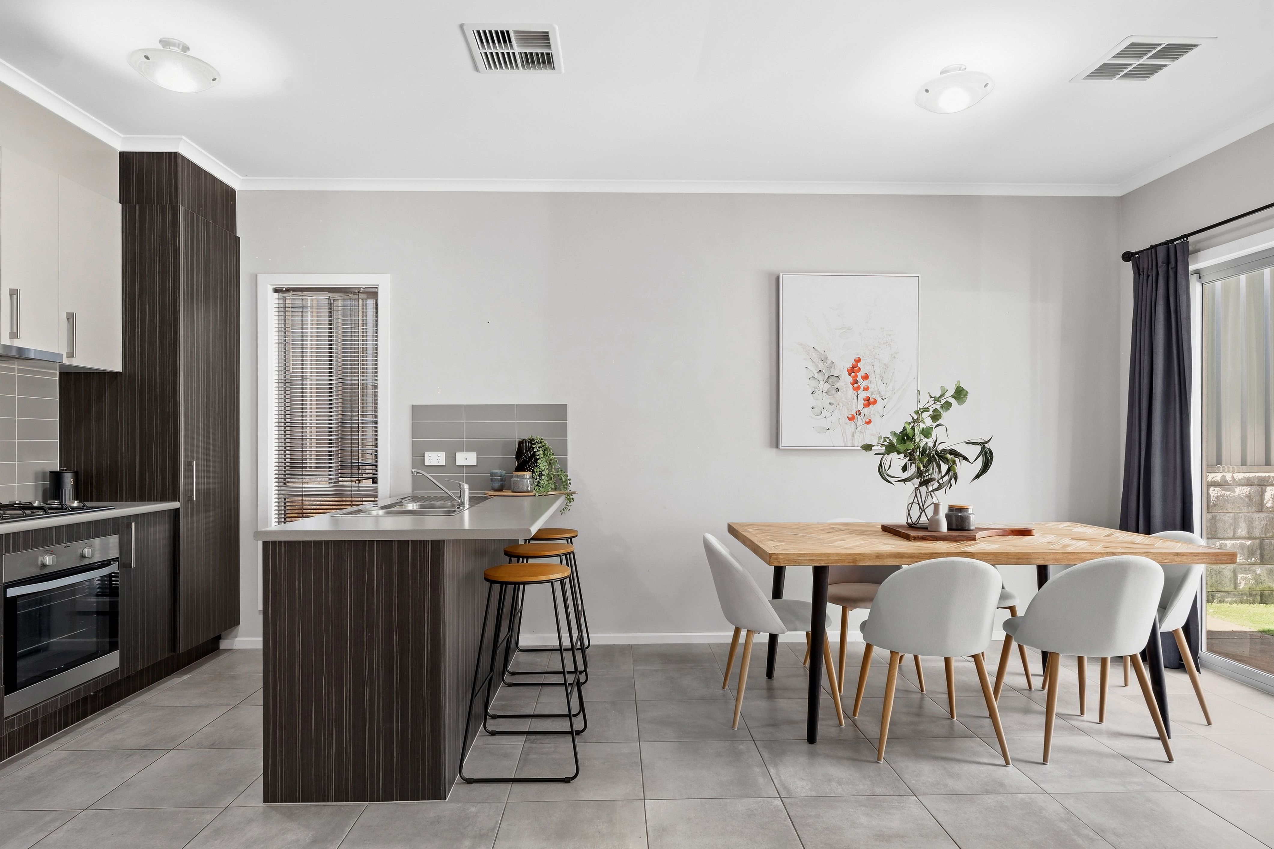 3/65 Tania Drive — photo 5 of 16