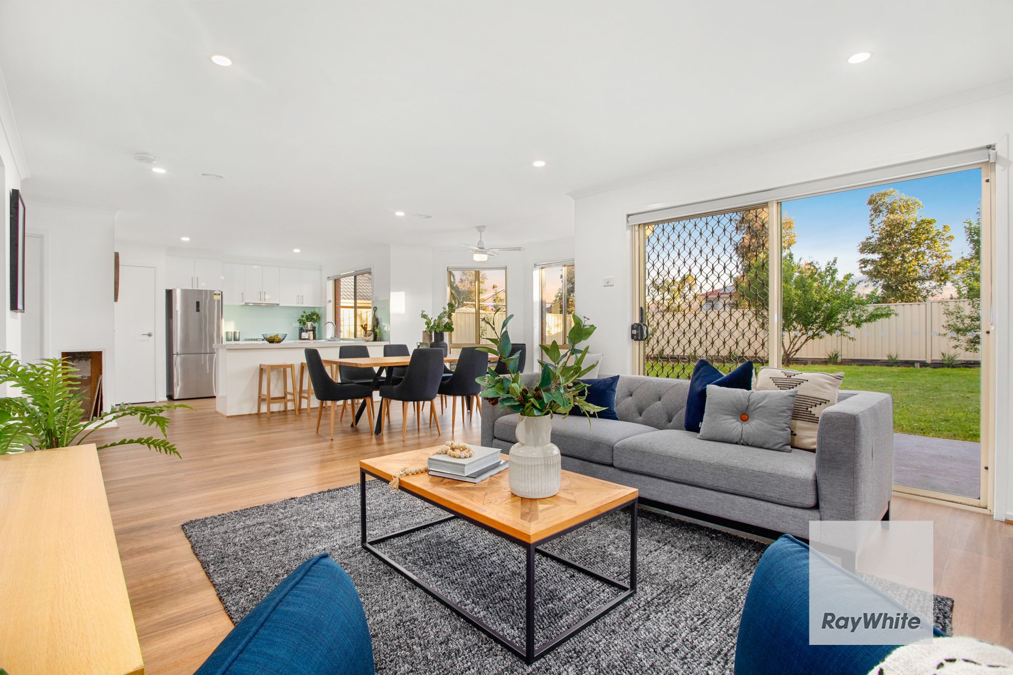 27 Tussock Crescent — photo 8 of 20