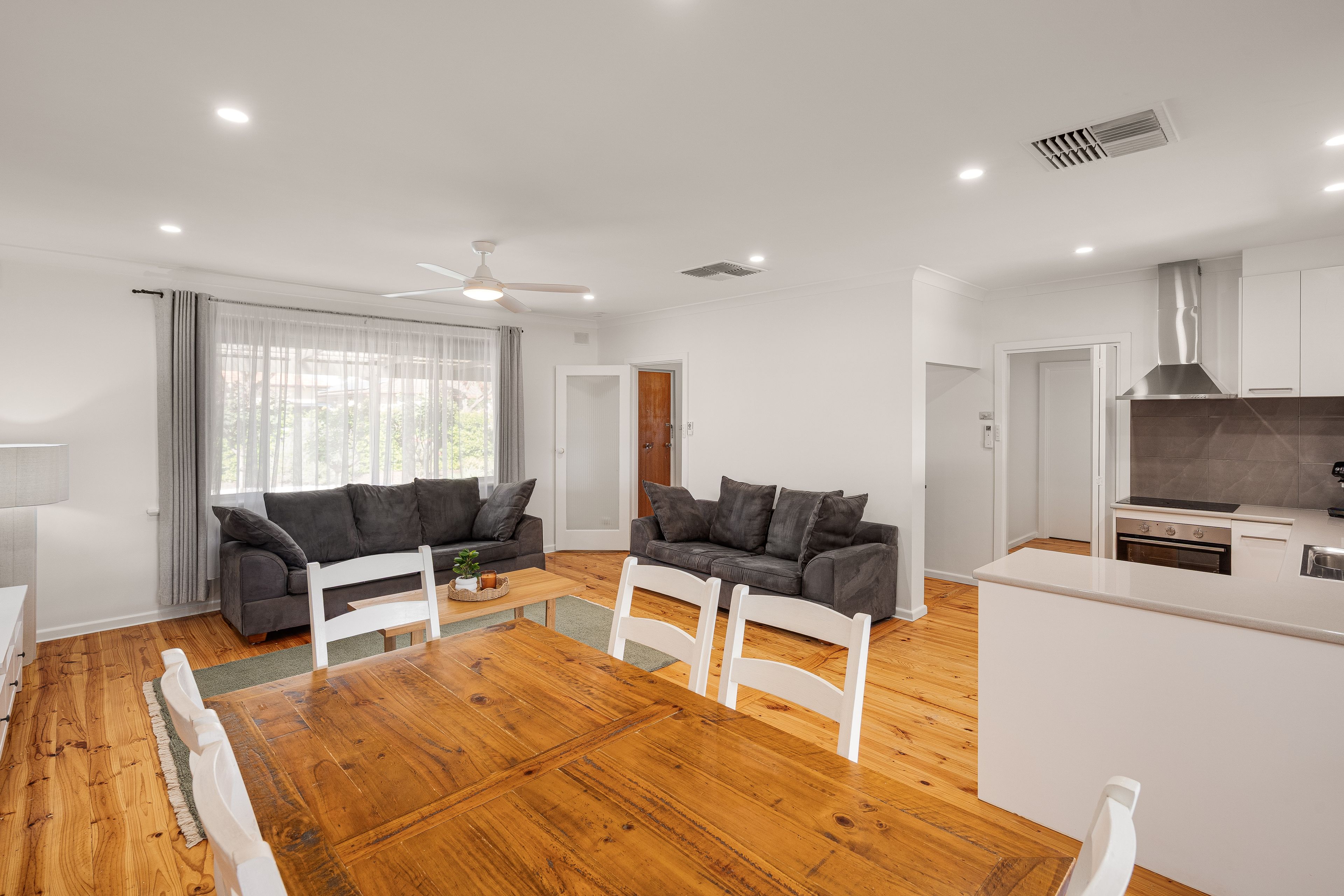 16 Graham Avenue — photo 5 of 24