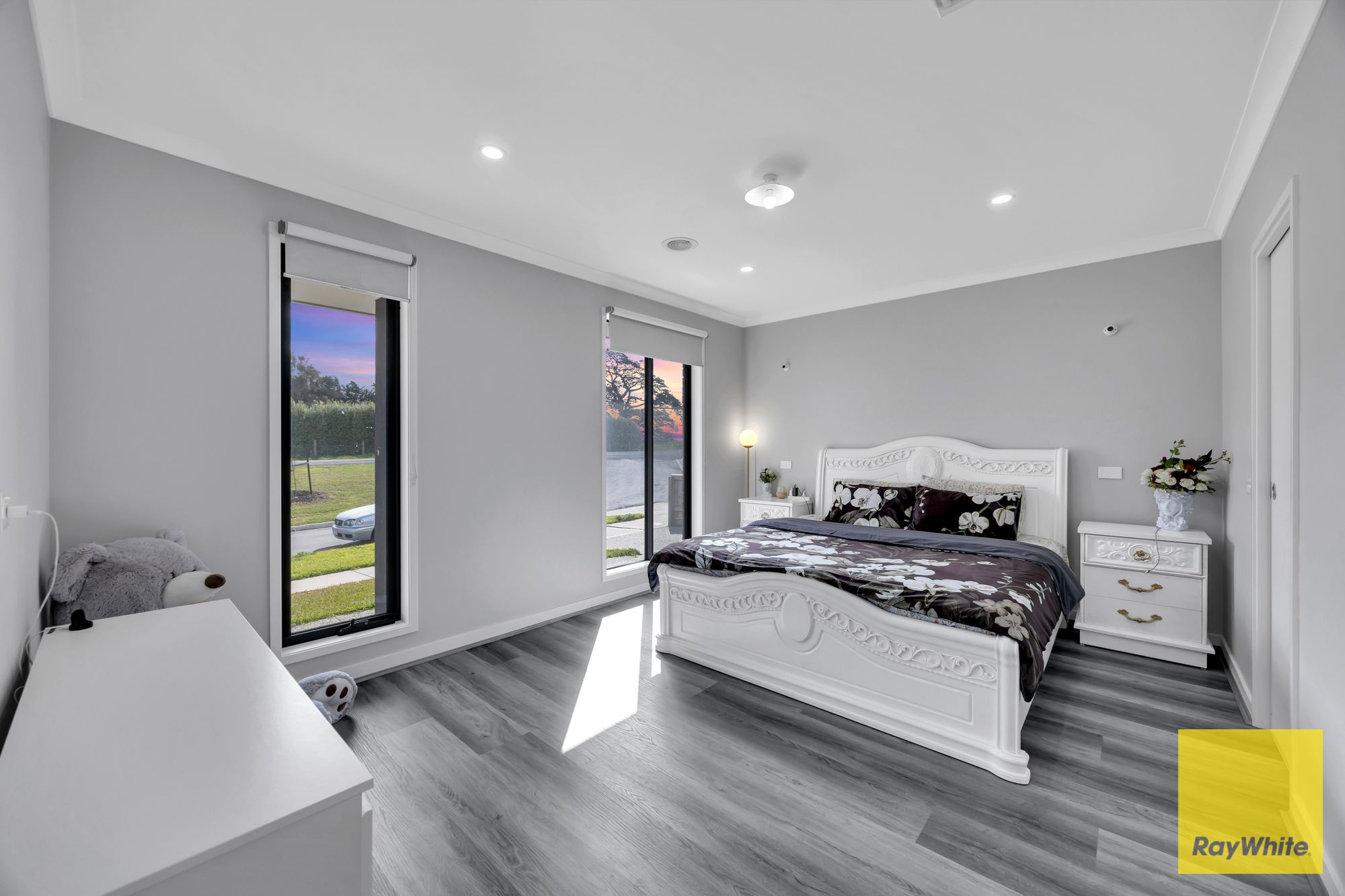280 Spring Street — photo 4 of 24