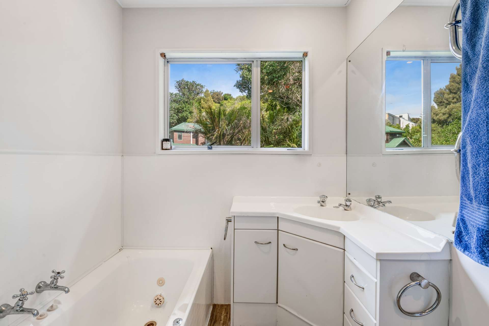 806A Beach Road photo 30