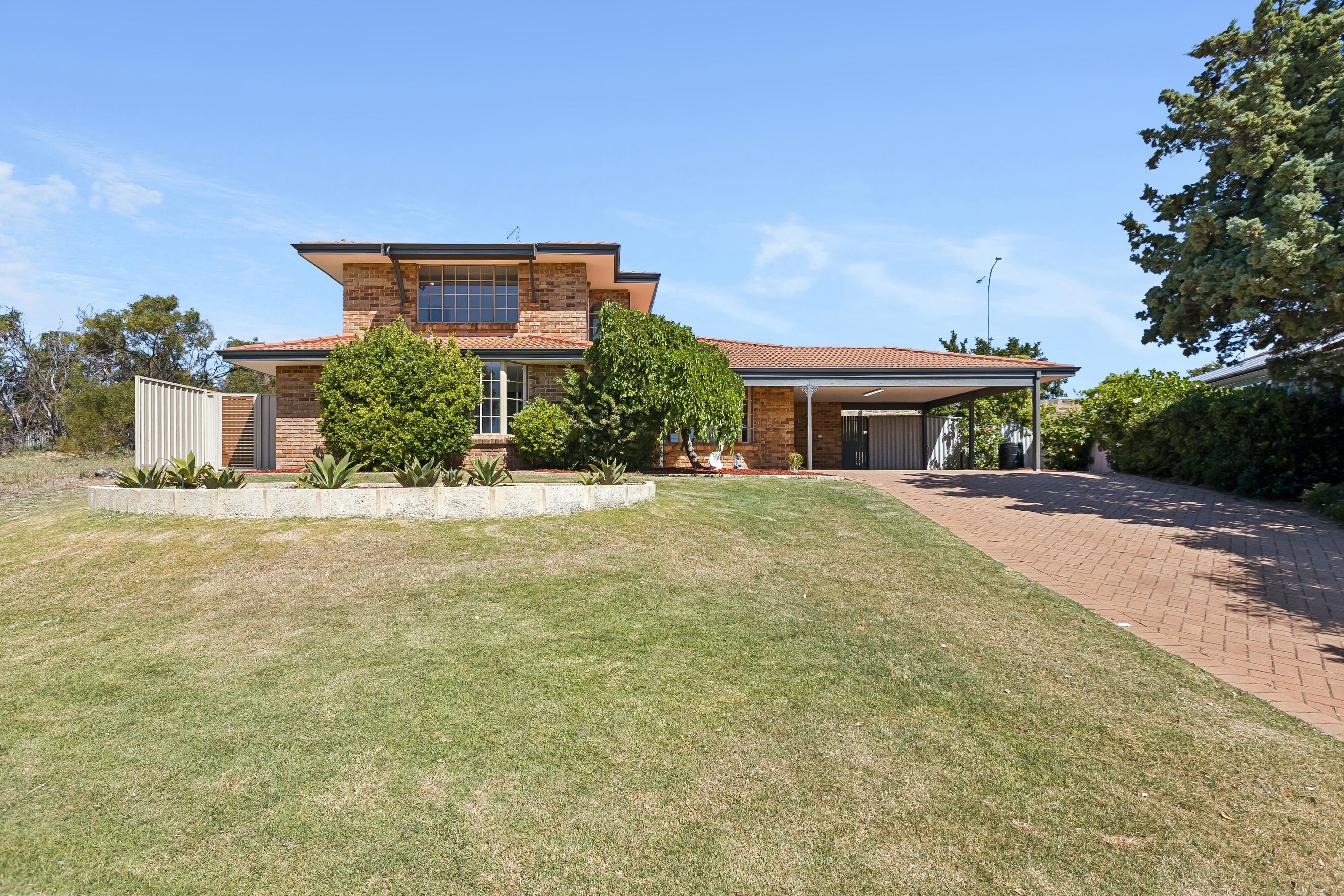 16 Clifton Gardens , Kallaroo WA 6025