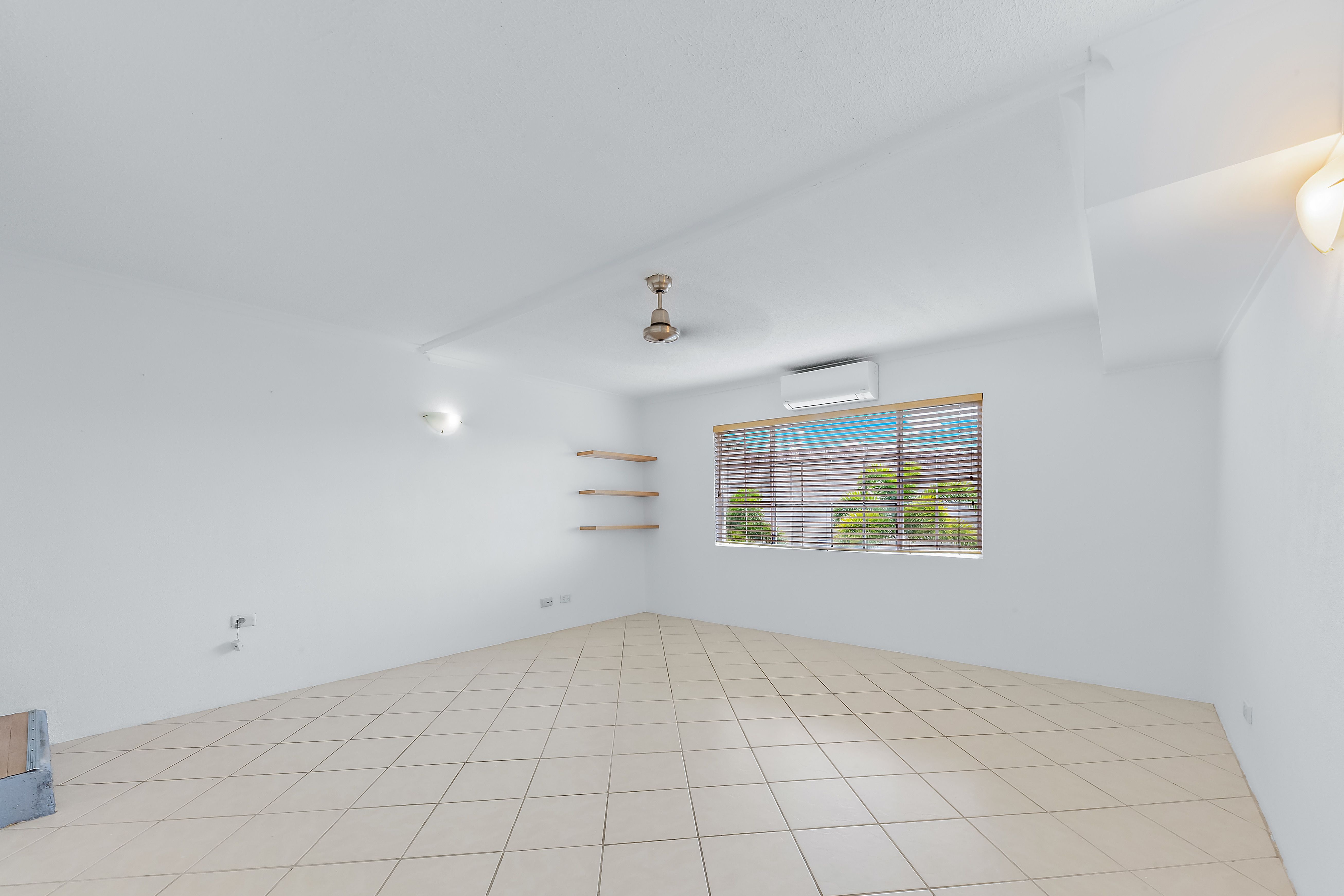 70/3 Eshelby Drive — photo 3 of 13