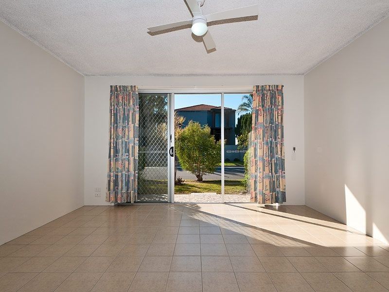 2/120 Stanhill Drive, Surfers Paradise, QLD 4217