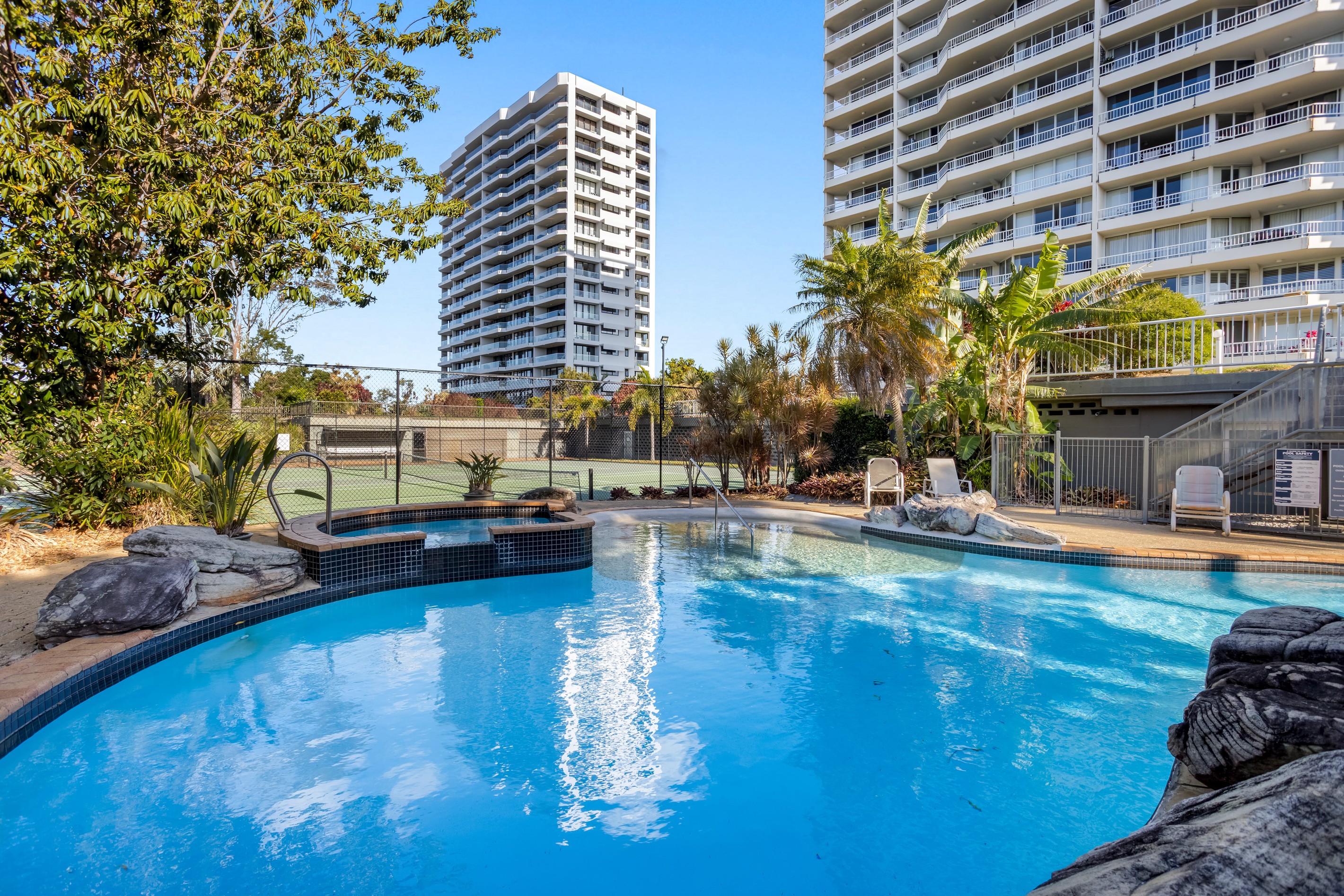 53/54 Hooker Boulevard, Mermaid Waters, QLD 4218