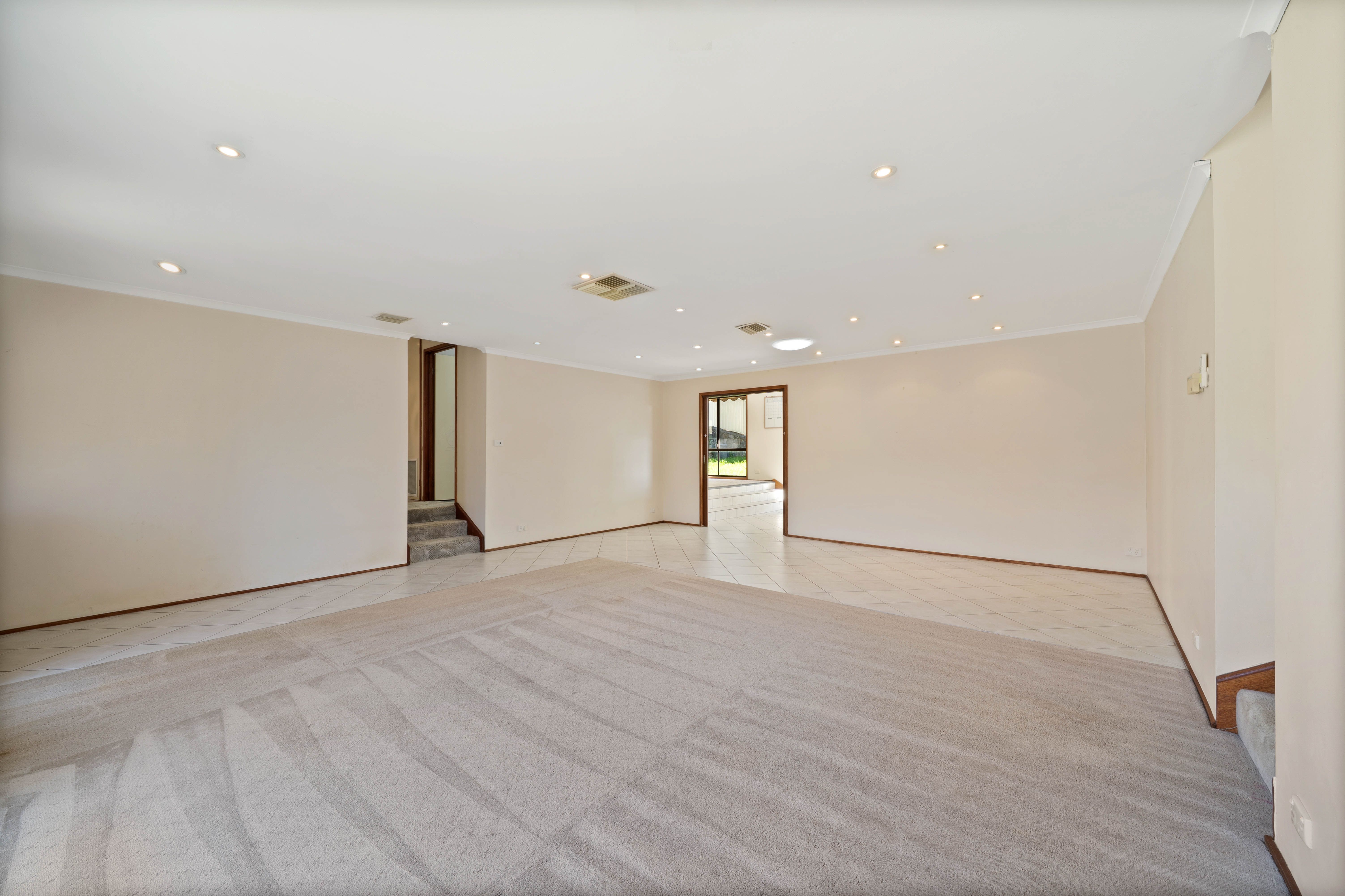 60 Vonwiller Crescent — photo 11 of 25