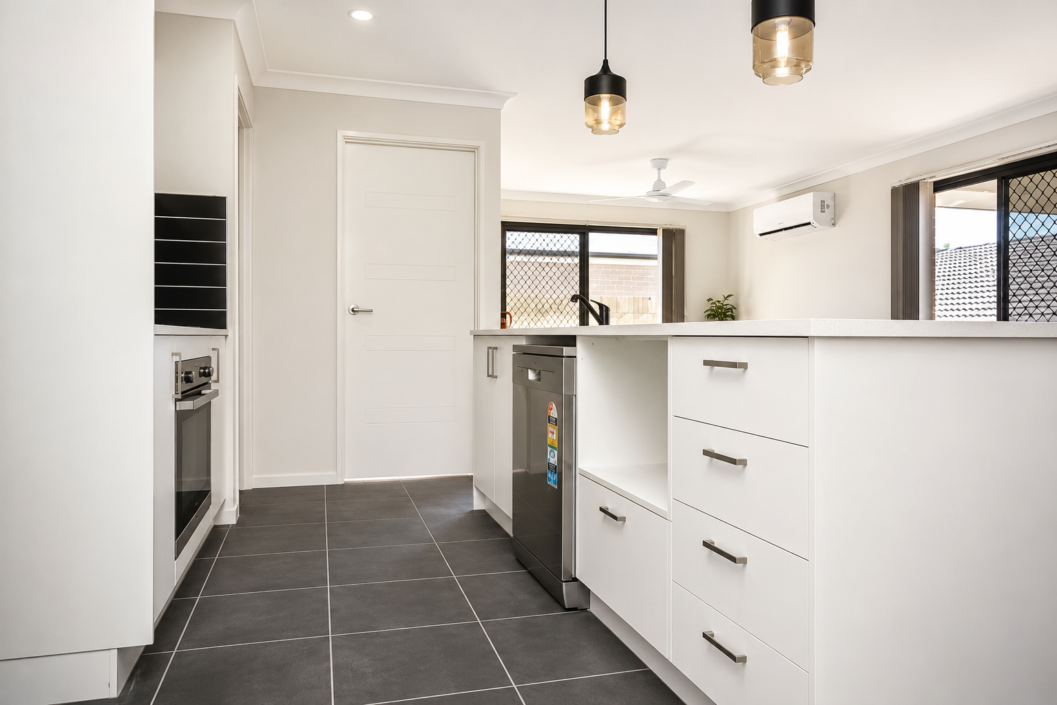 5/116-118 Oakey Flat Road — photo 4 of 12