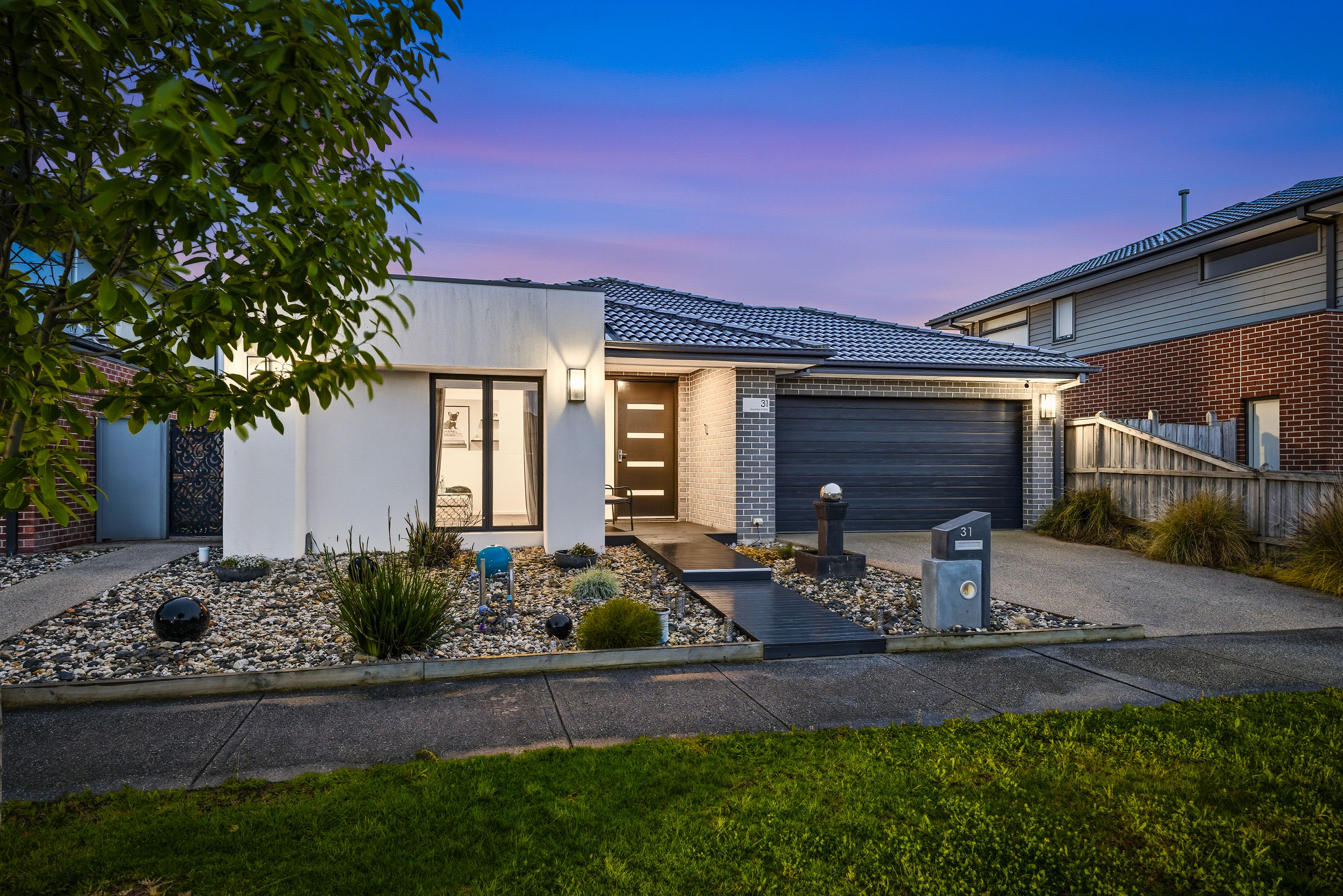 31 Guernsey Street , Clyde North VIC 3978