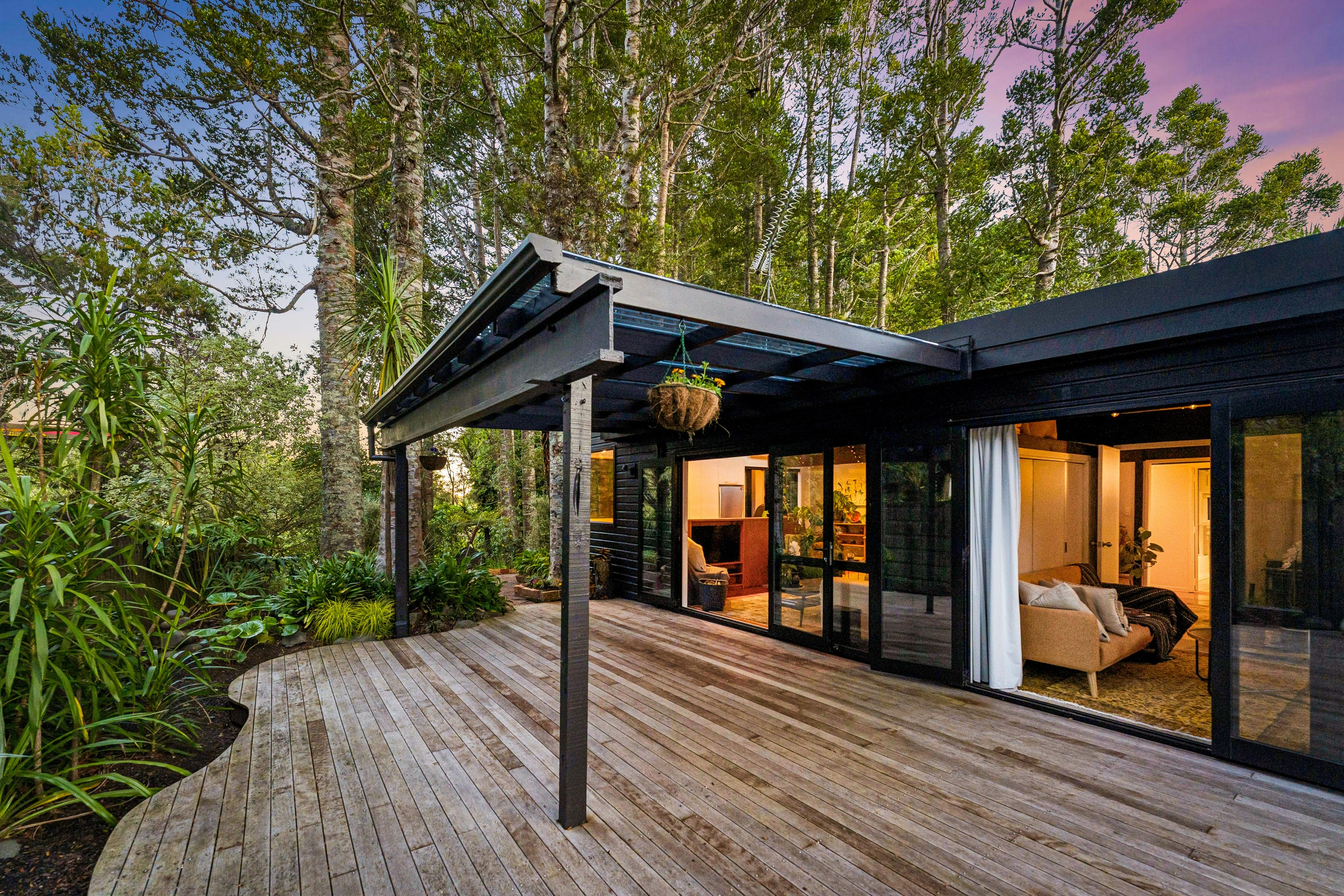 34 Hollywood Avenue, Titirangi, Waitakere City