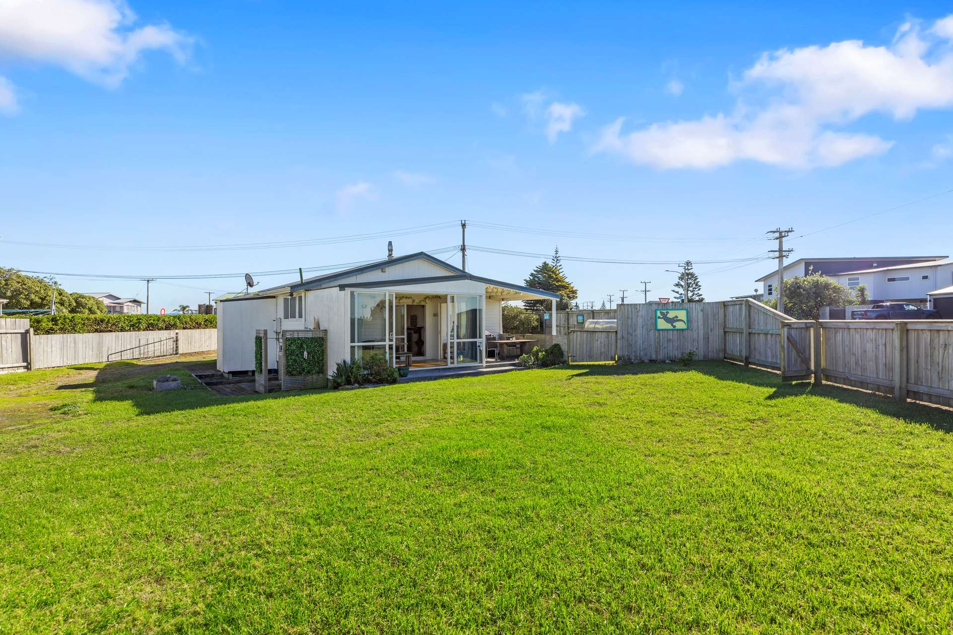 348 Pukehina Beach Road photo 28